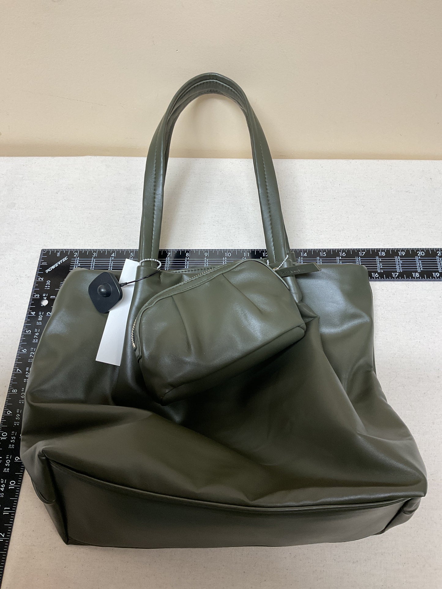Handbag Designer By Neiman Marcus In Green, Size:Medium