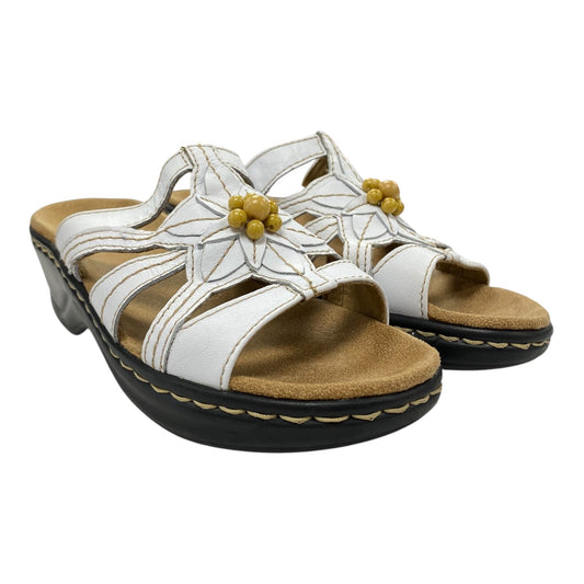 Sandals Flats By Clarks In White, Size:5