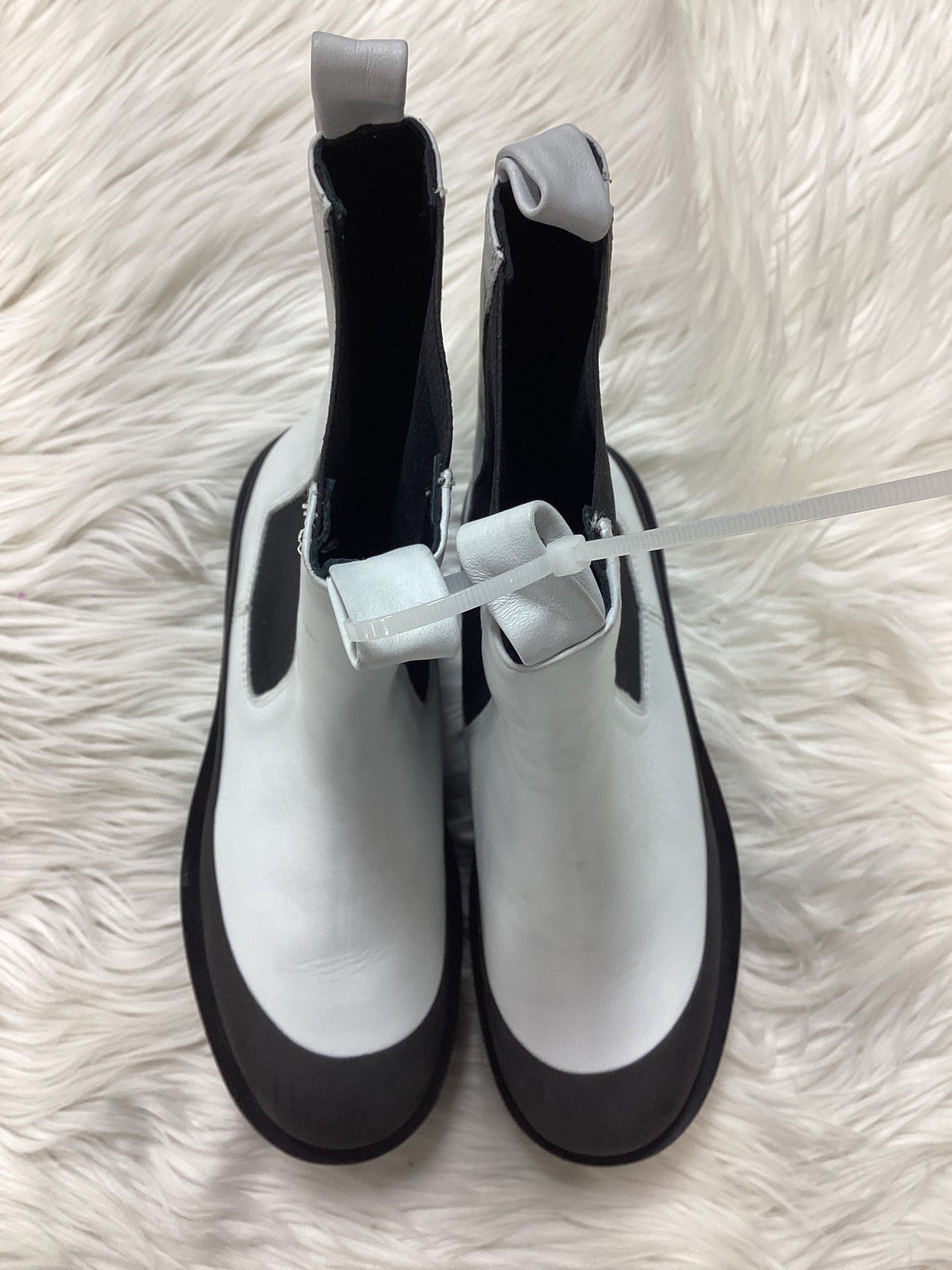 Boots Ankle Flats By Cmc In White, Size:6