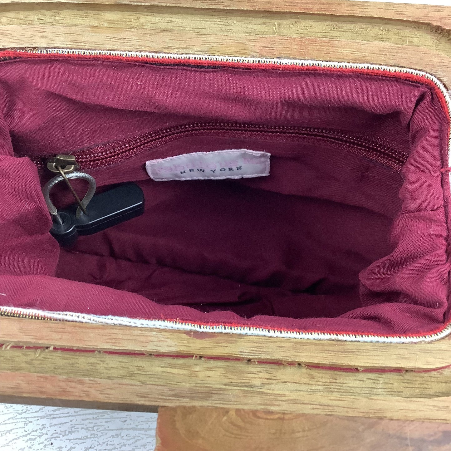 Clutch By Clothes Mentor, Size: Medium