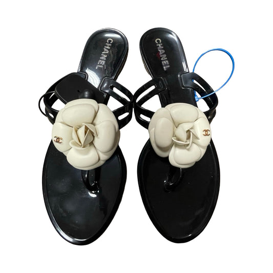 Sandals Luxury Designer By Chanel In Black & Cream, Size:8.5 (EU39)