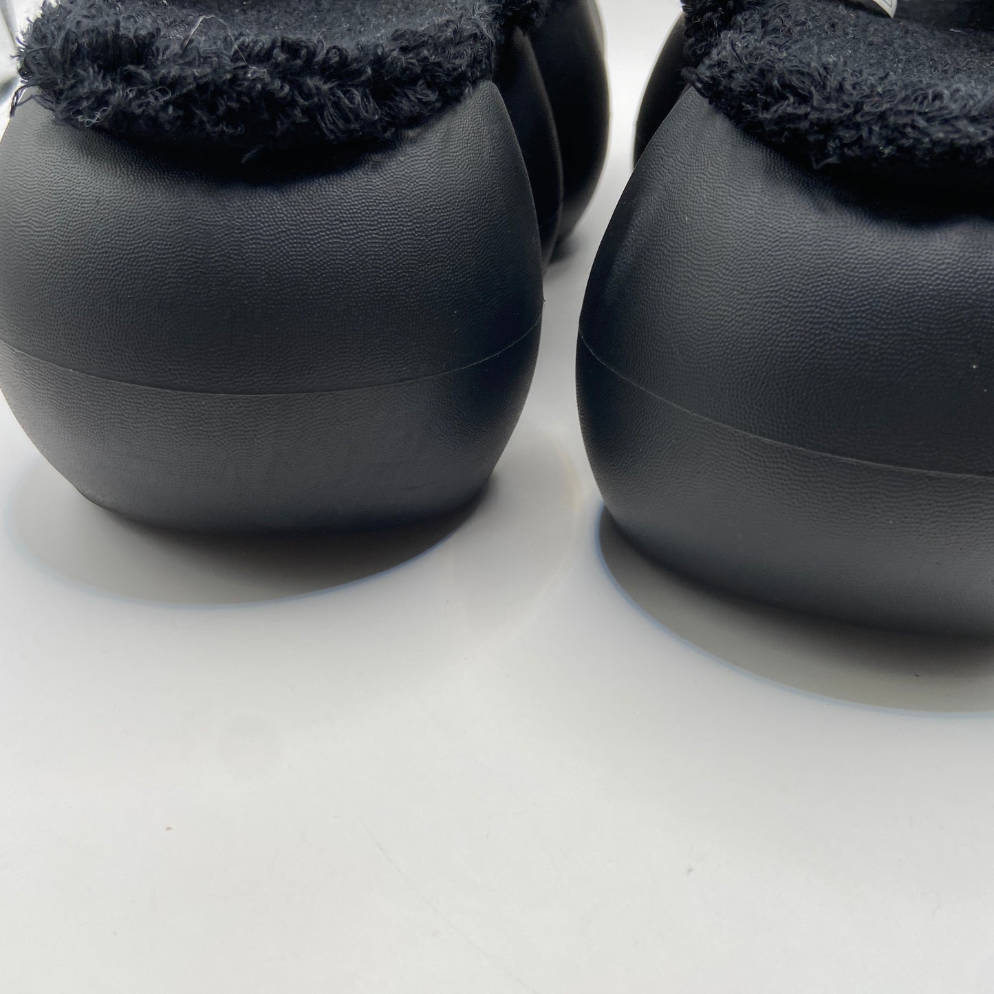 Shoes Designer By Ugg In Black, Size: 10