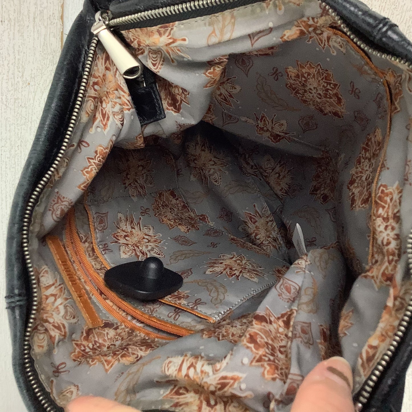 Handbag Leather By Hobo Intl, Size: Medium