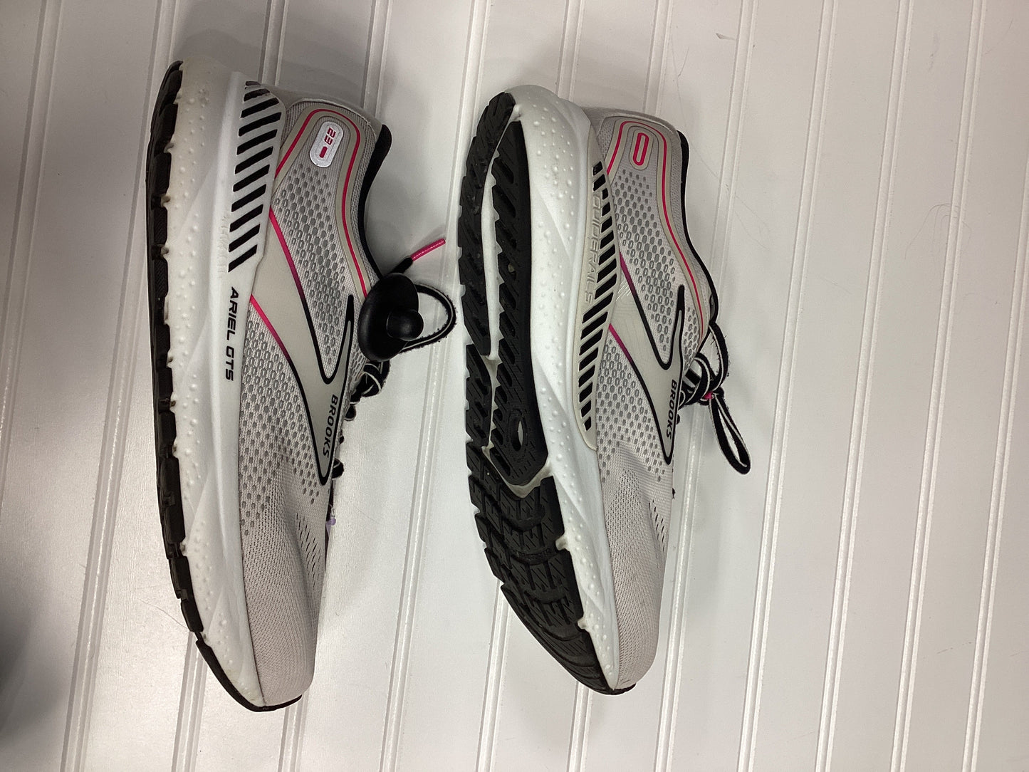 Shoes Athletic By Brooks In Grey, Size:10