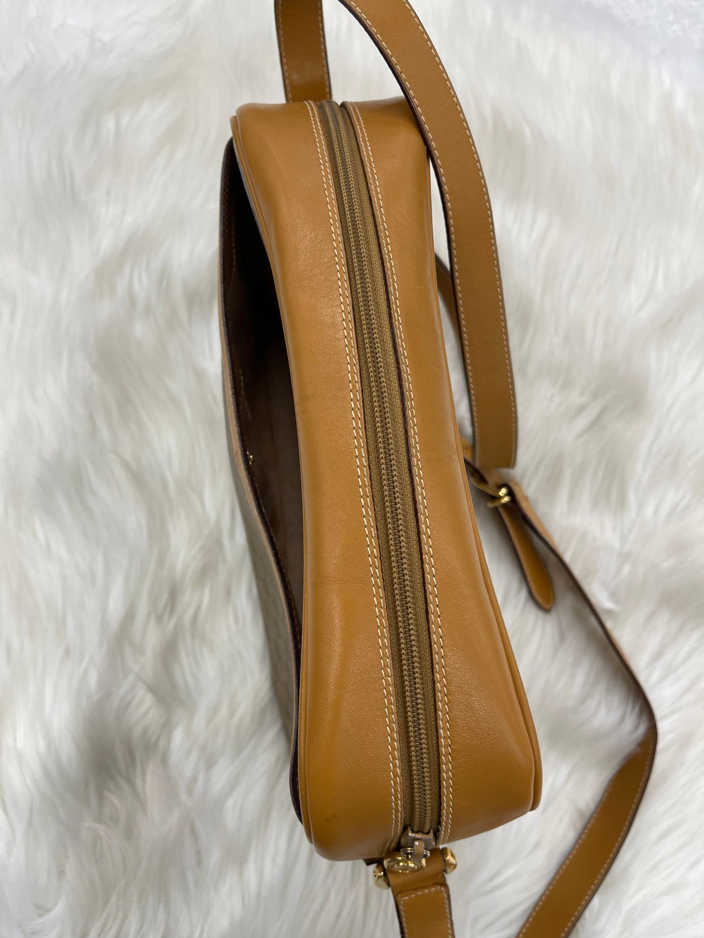 Crossbody Luxury Designer By Gucci, Size: Large