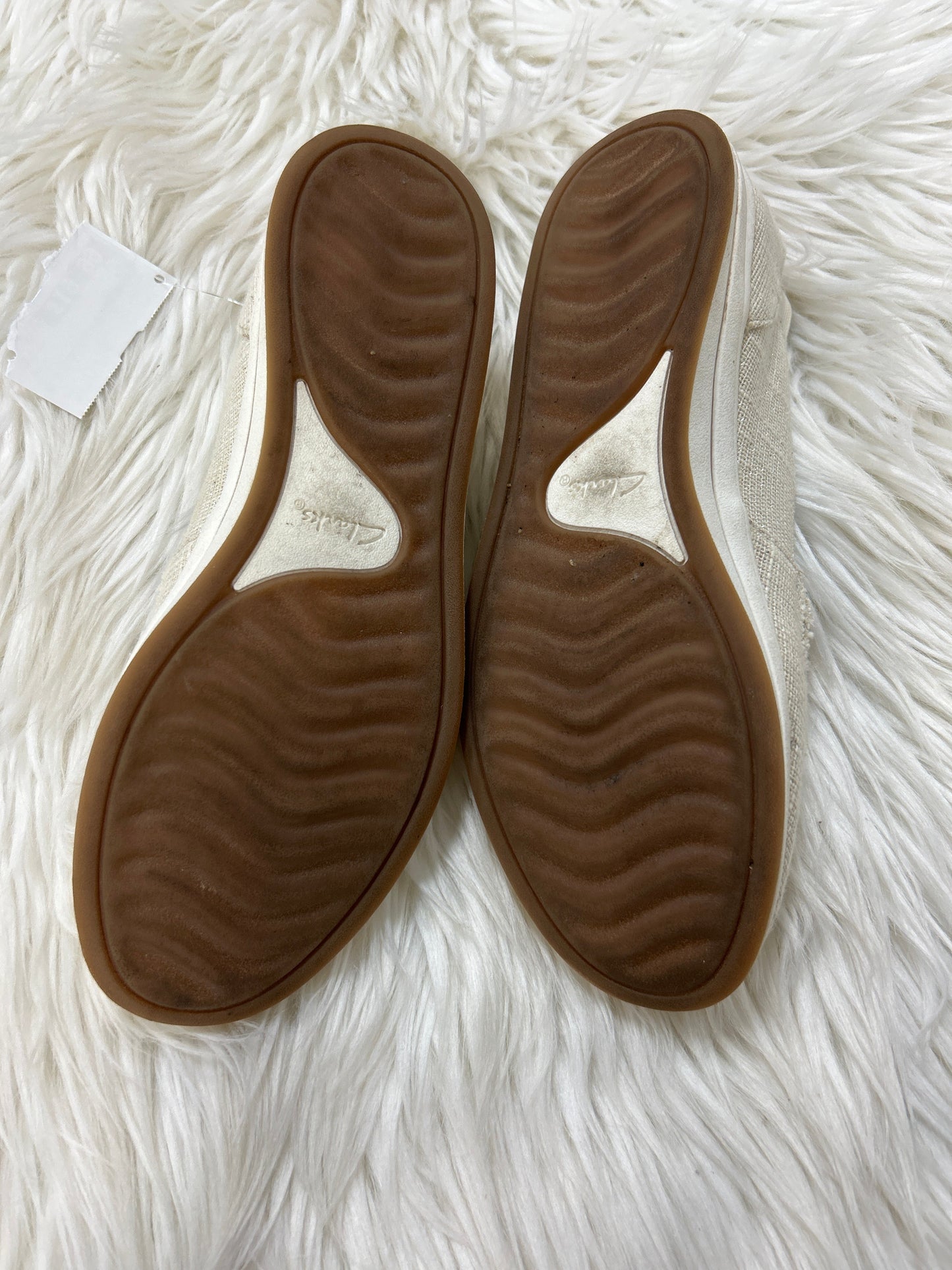 Shoes Flats By Clarks In Cream, Size:7