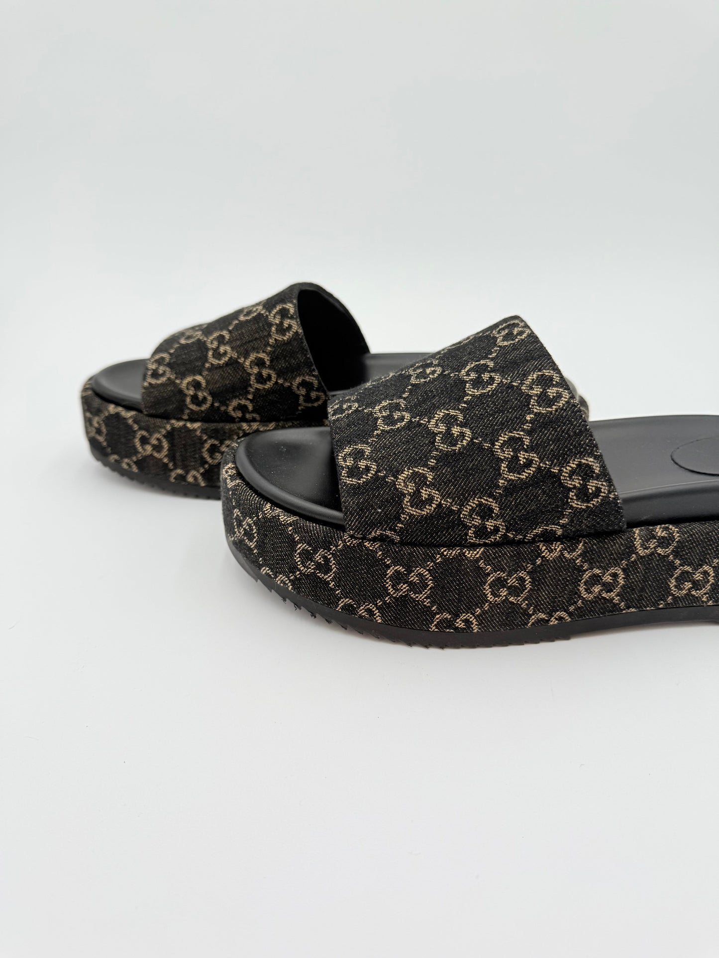 Sandals Luxury Designer By Gucci In Black & Cream, Size:10