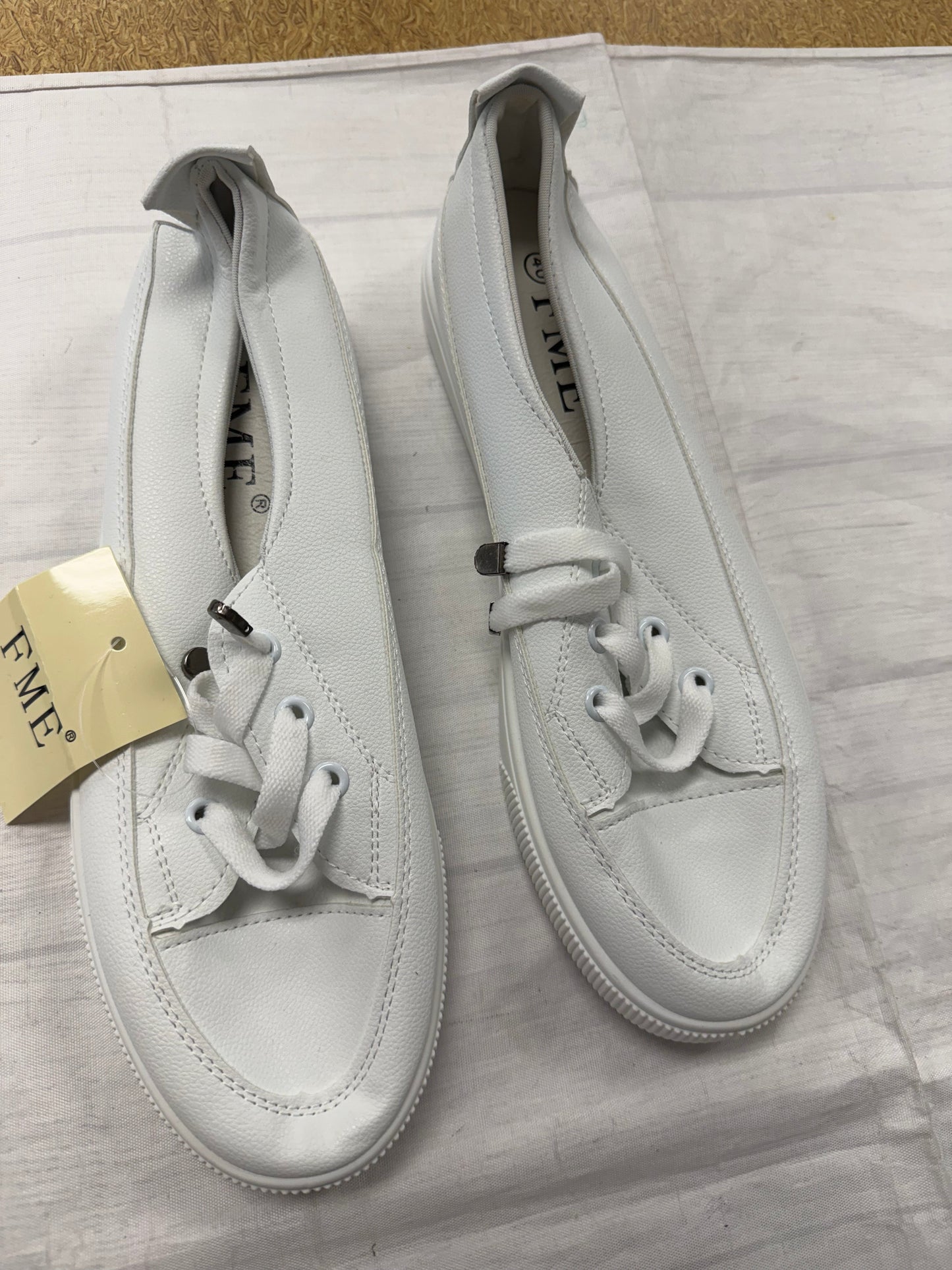 Shoes Sneakers By Cme In White, Size:9