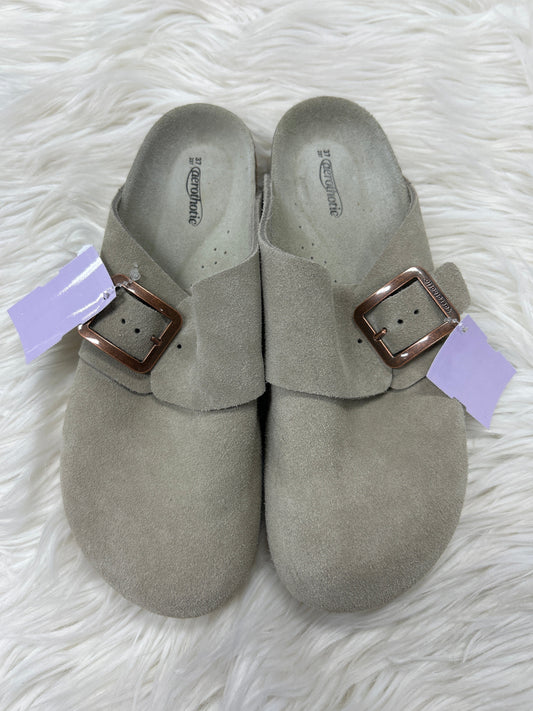 Shoes Flats By Clothes Mentor In Taupe, Size:6.5