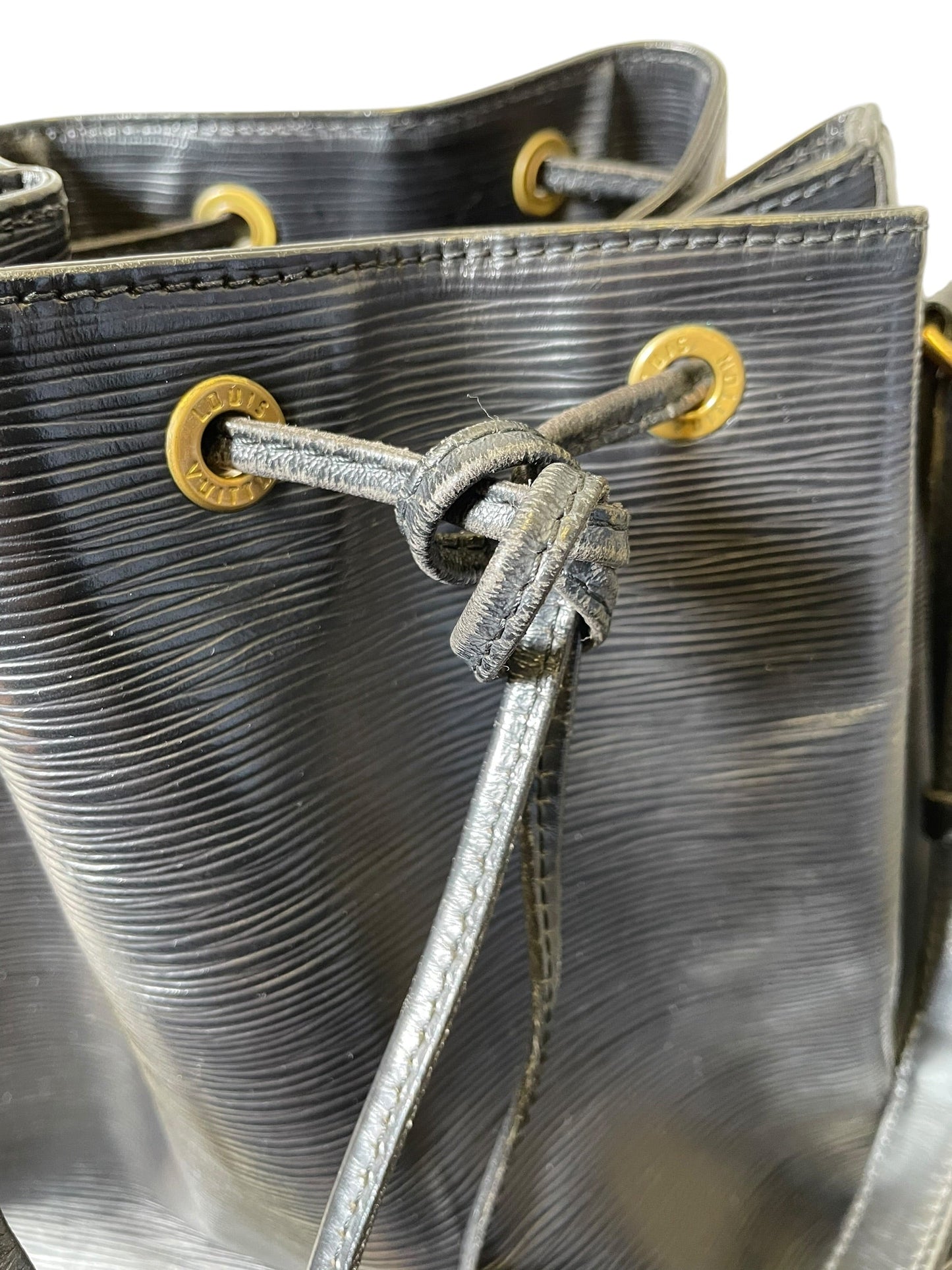 Handbag Luxury Designer By Louis Vuitton, Size: Large