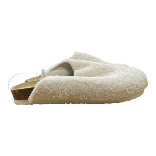 Shoes Flats By Universal Thread In Cream, Size:10