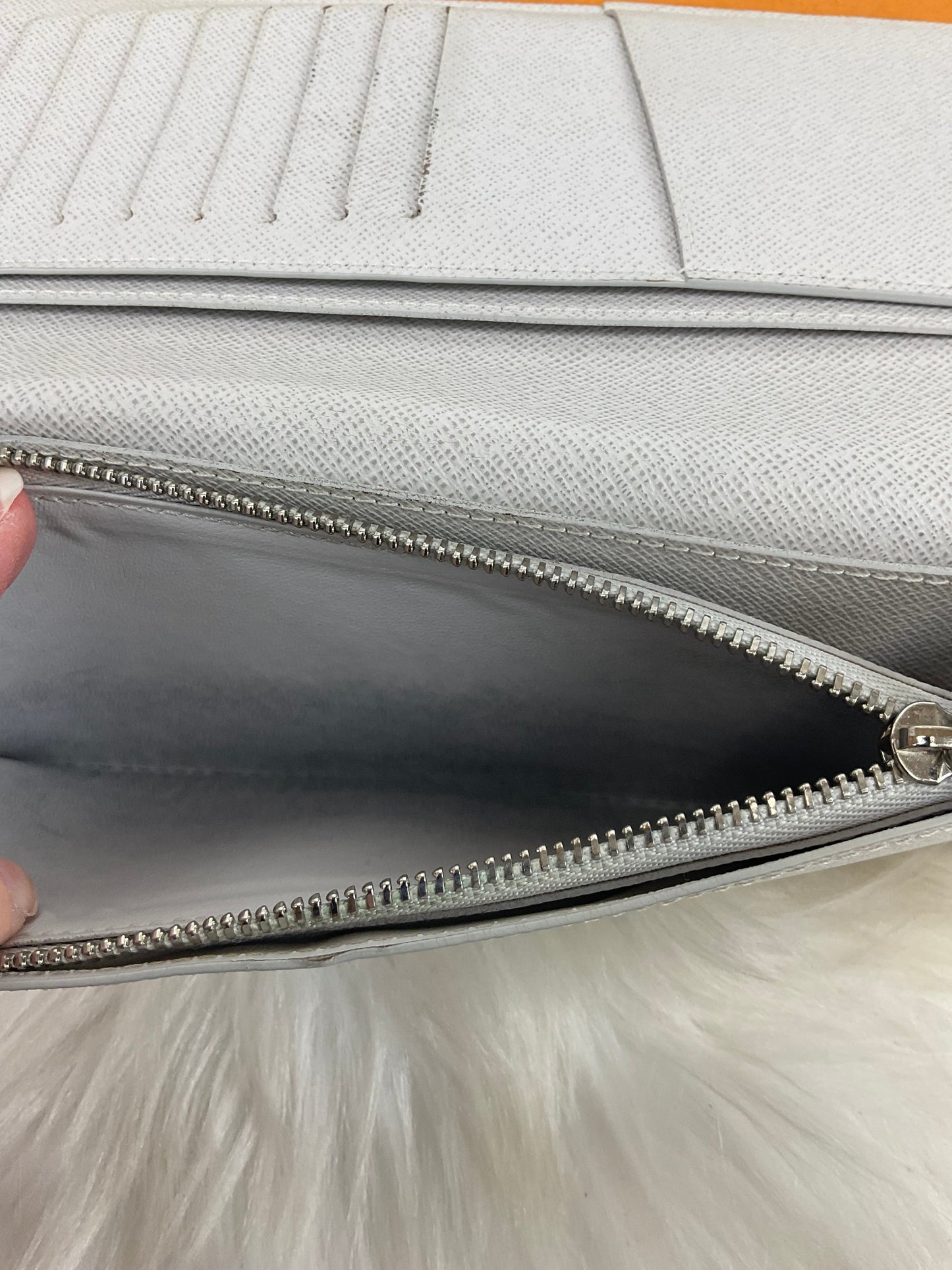 Wallet Luxury Designer By Louis Vuitton, Size: Medium