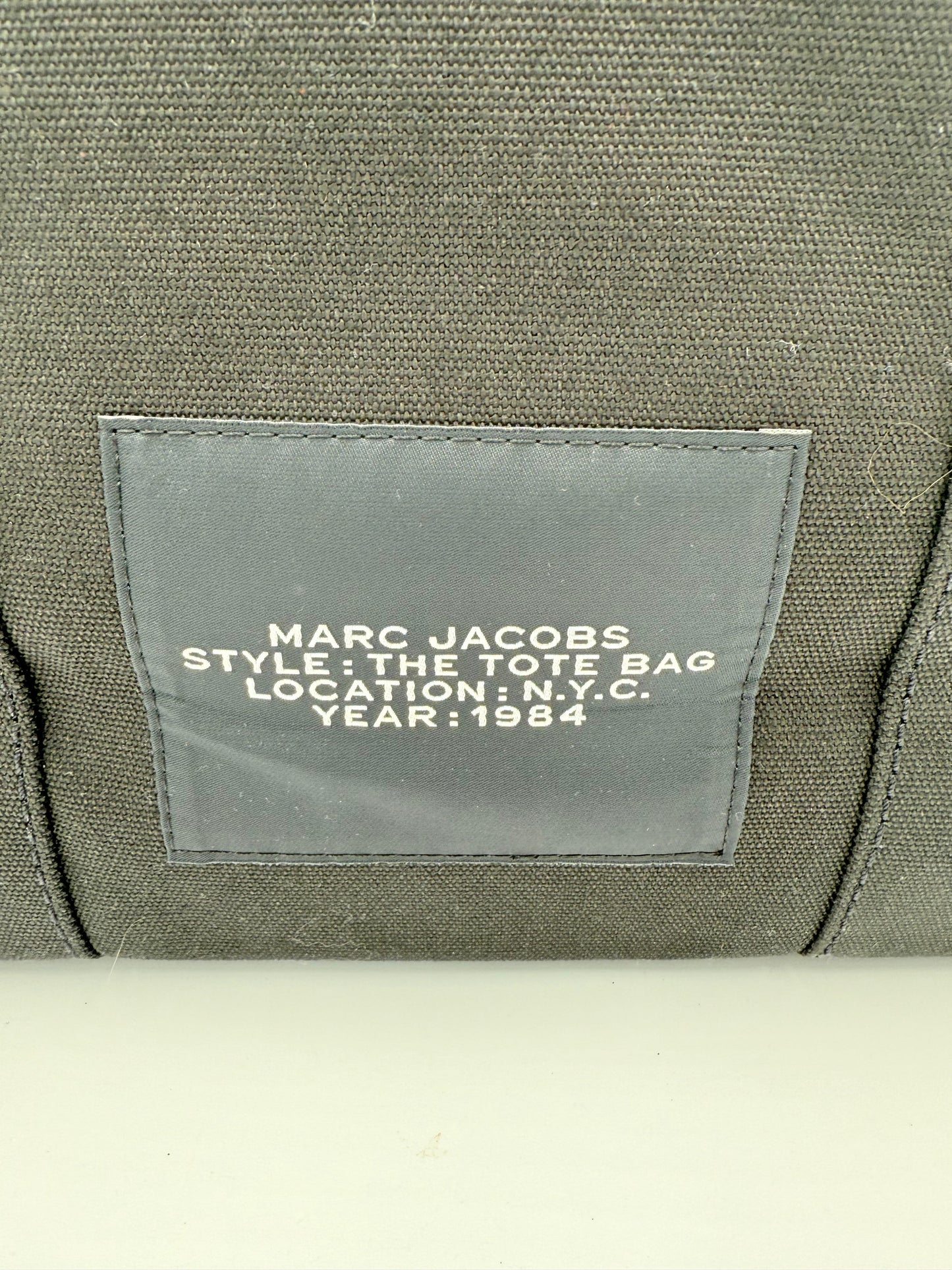 Tote Designer By Marc Jacobs, Size: Large