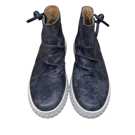 Boots Ankle Flats By Sofft In Grey, Size:9