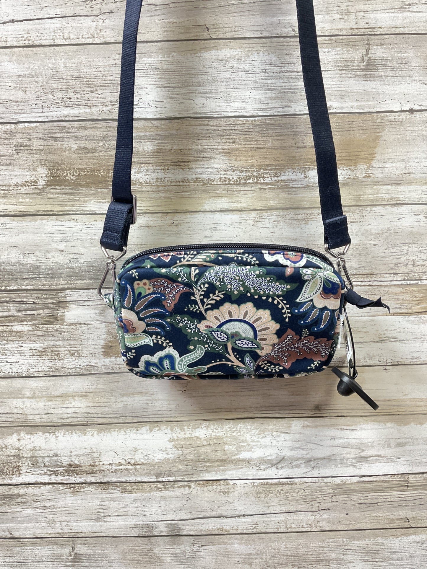 Crossbody By Vera Bradley In Paisley Print, Size:Small