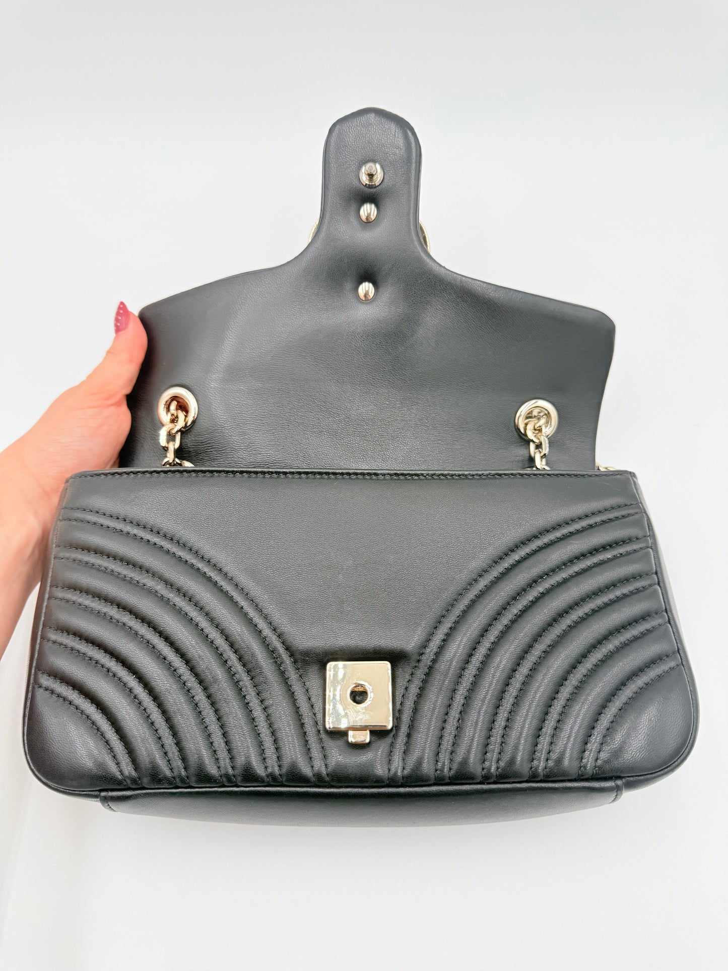 Handbag Luxury Designer By Gucci In Black & Gold, Size:Medium