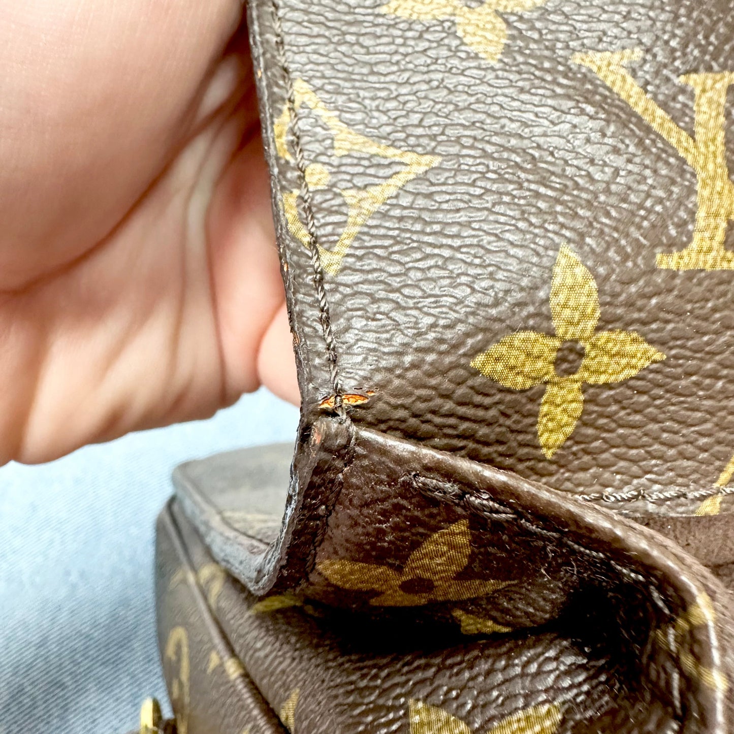 Crossbody Luxury Designer By Louis Vuitton, Size: Medium