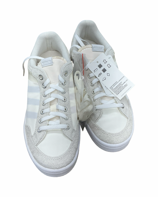 Shoes Sneakers By Clothes Mentor In Cream, Size:6