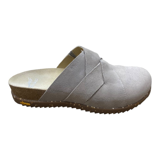 Shoes Flats By Dansko In Taupe, Size:6.5
