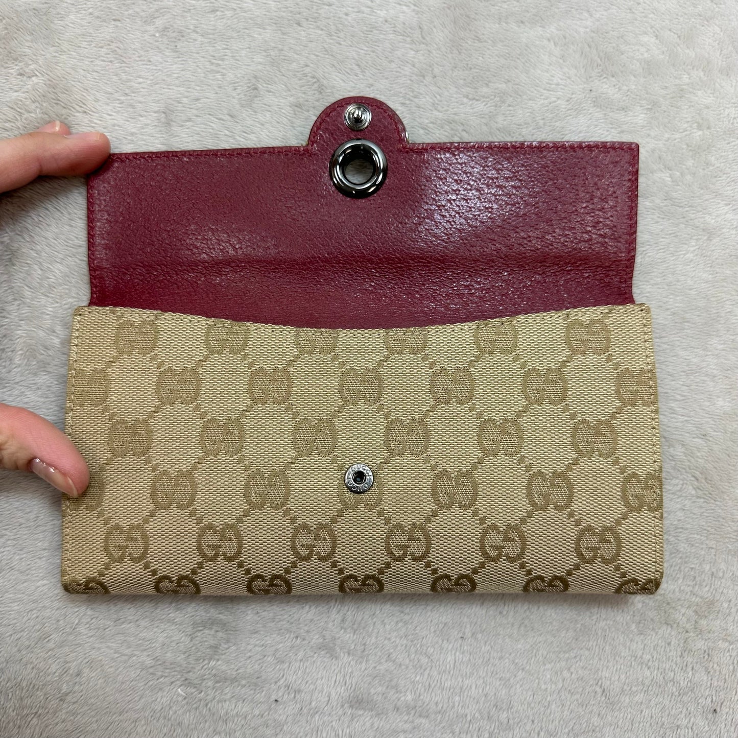Wallet Luxury Designer By Gucci, Size: Medium