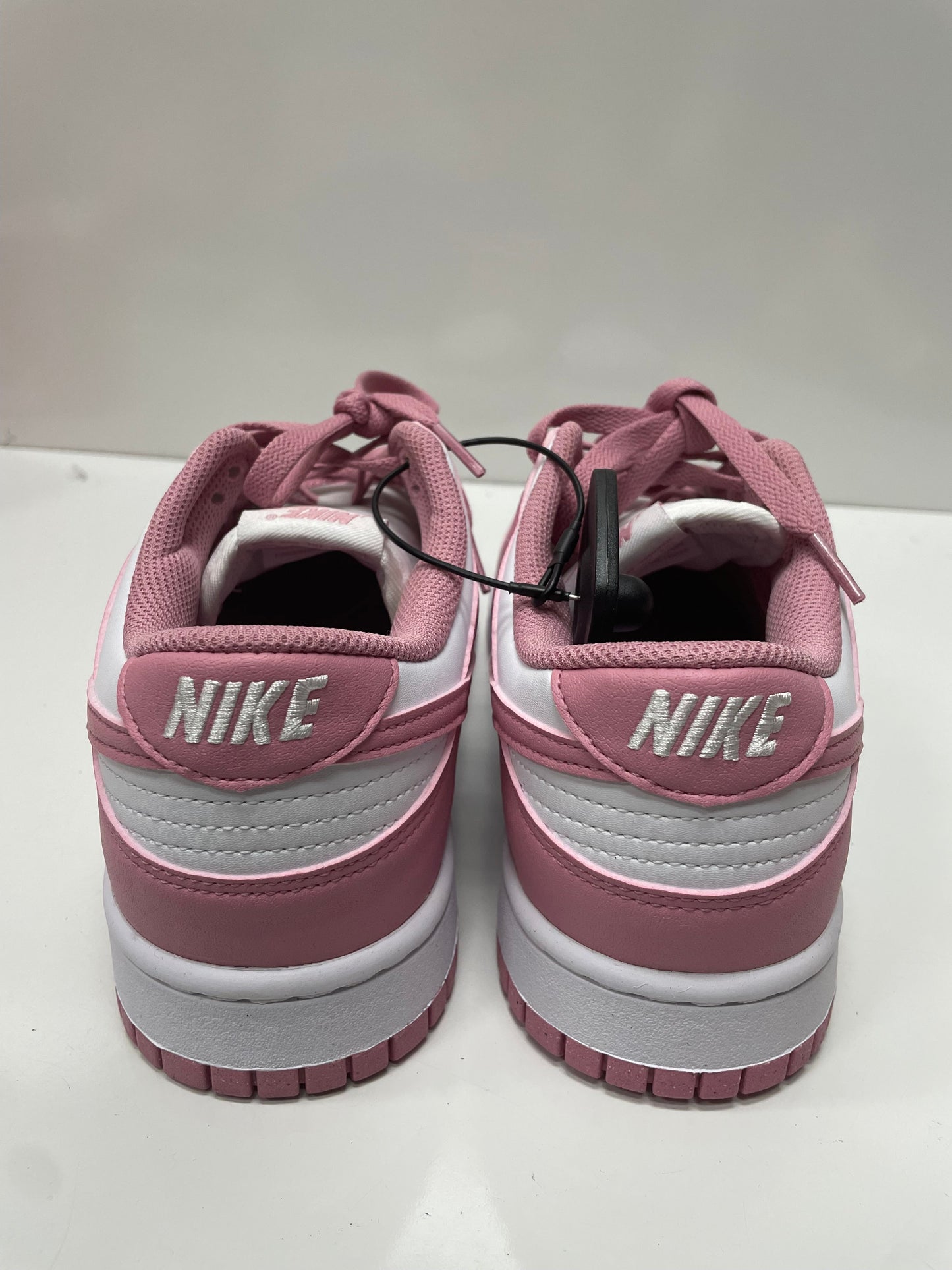 Shoes Sneakers By Nike In Cream & Pink, Size: 10.5