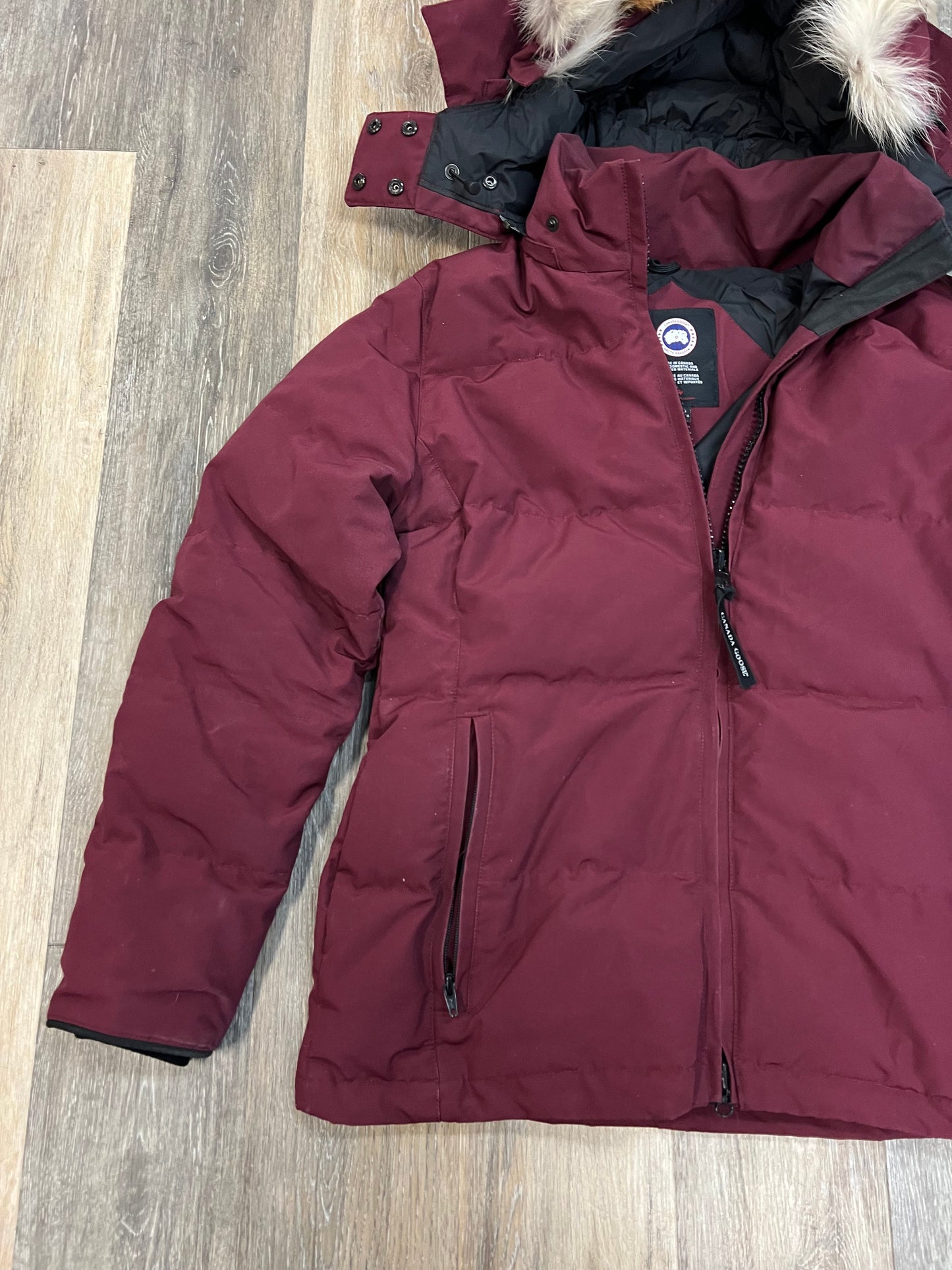Coat Luxury Designer By Canada Goose In Maroon, Size: Xl