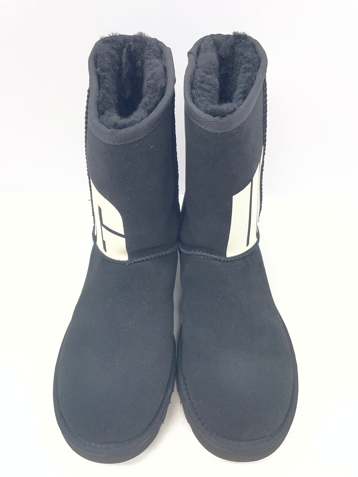 Boots Designer By Ugg In Black, Size: 8