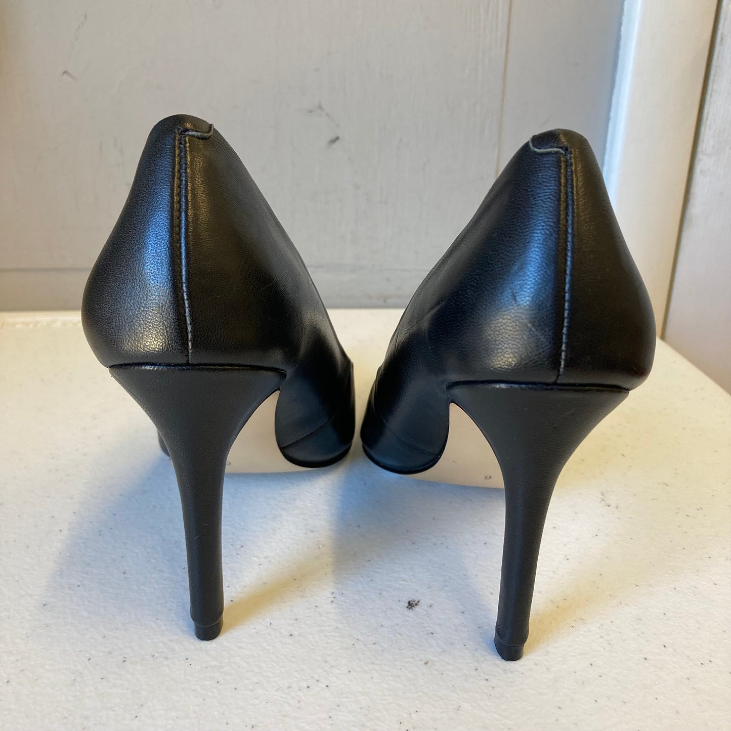 Shoes Designer By Neiman Marcus In Black, Size:6