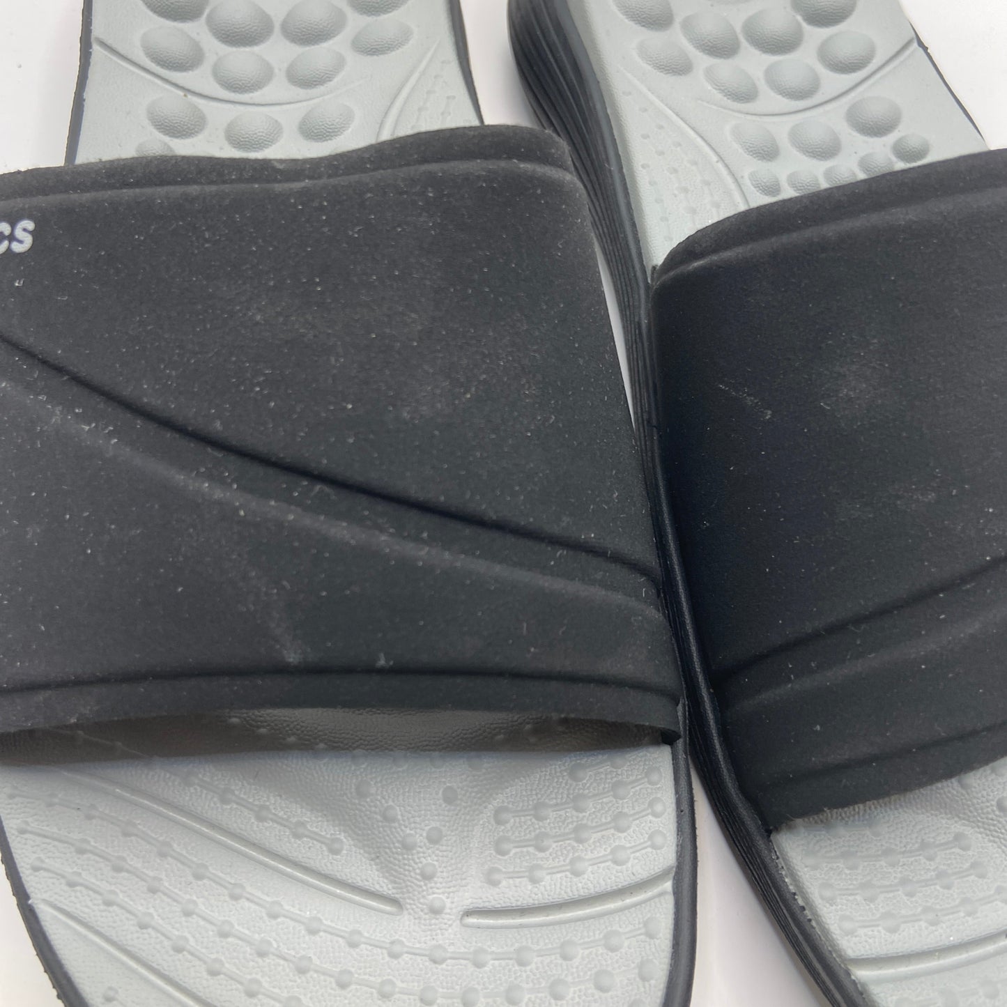 Sandals Flip Flops By Crocs In Black, Size: 11