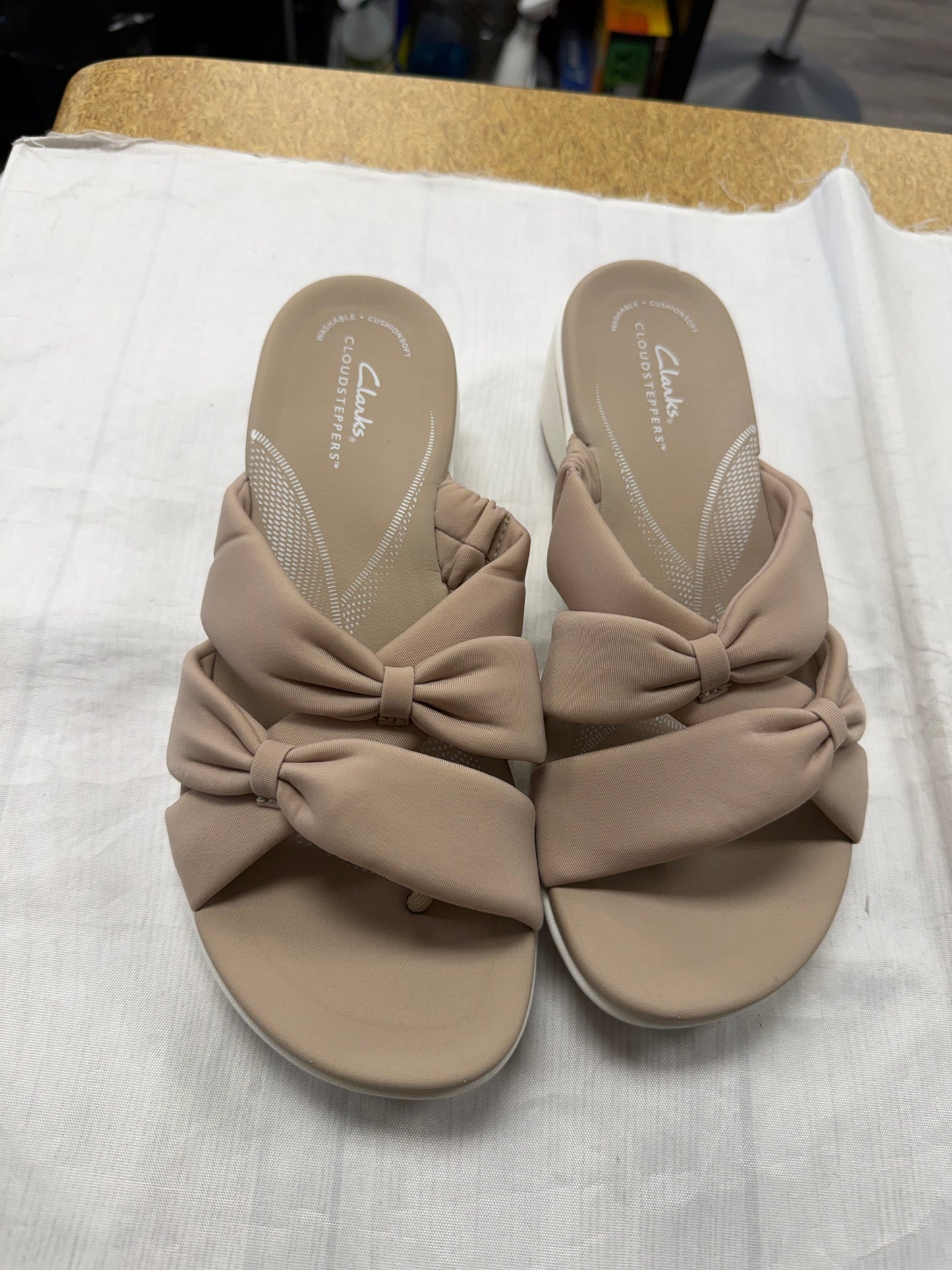 Sandals Flats By Clarks In Cream, Size:6.5