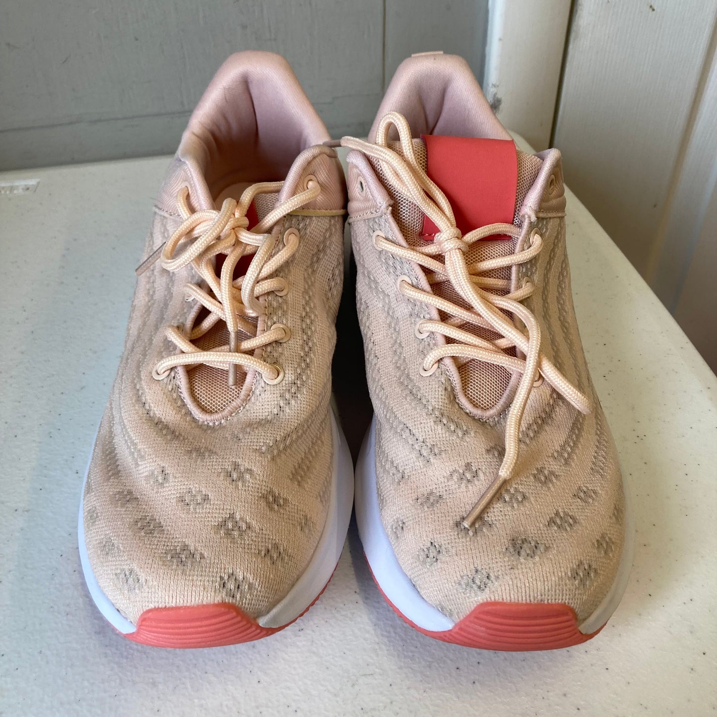 Shoes Athletic By Crane In Peach, Size:9