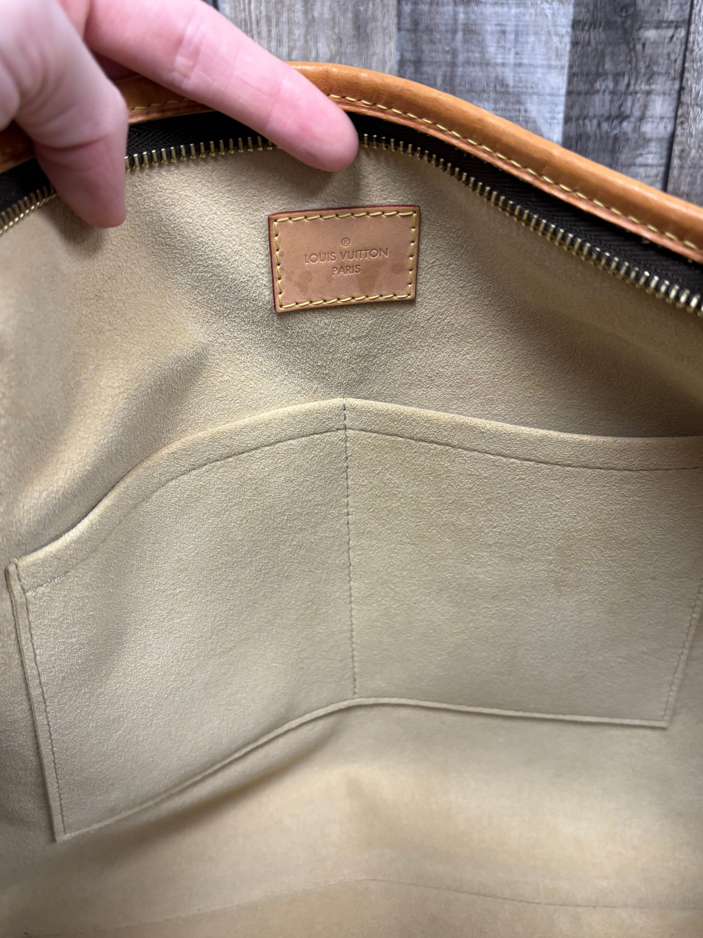 Crossbody Luxury Designer By Louis Vuitton, Size: Large