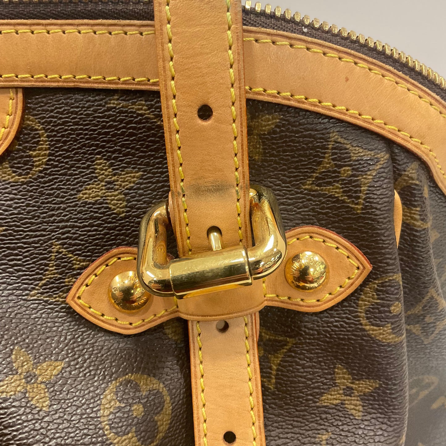 Handbag Luxury Designer By Louis Vuitton, Size: Large