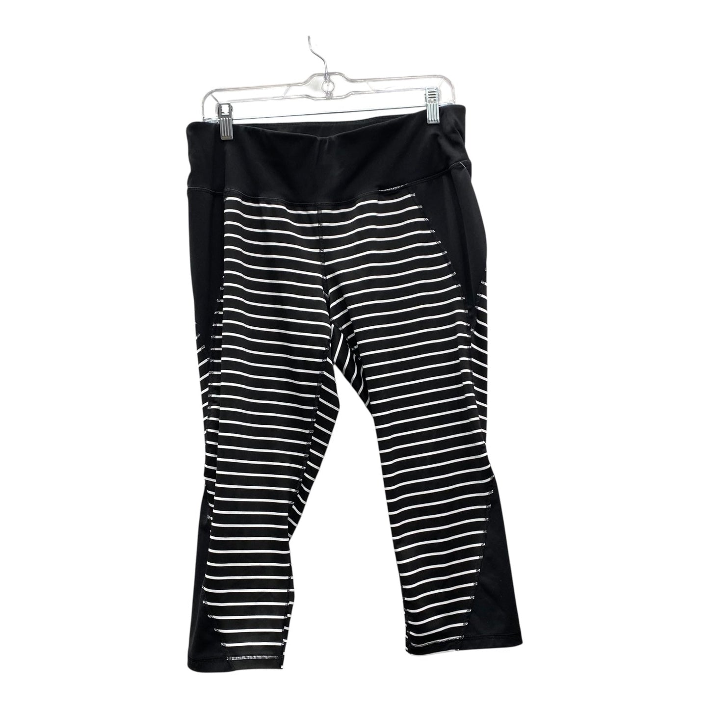 Athletic Capris By Livi Active In Black, Size:L