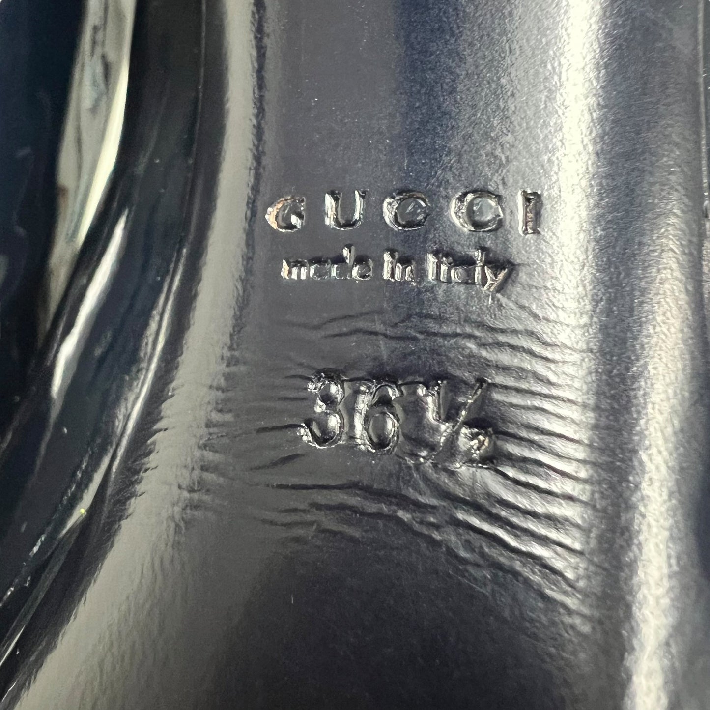 Shoes Luxury Designer By Gucci In Black, Size: 6.5