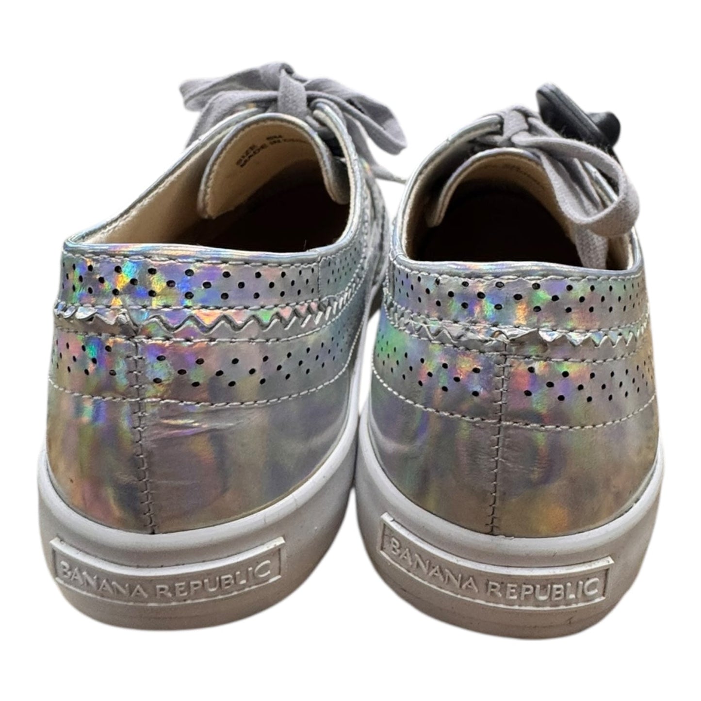 Shoes Sneakers By Banana Republic In Silver, Size:6