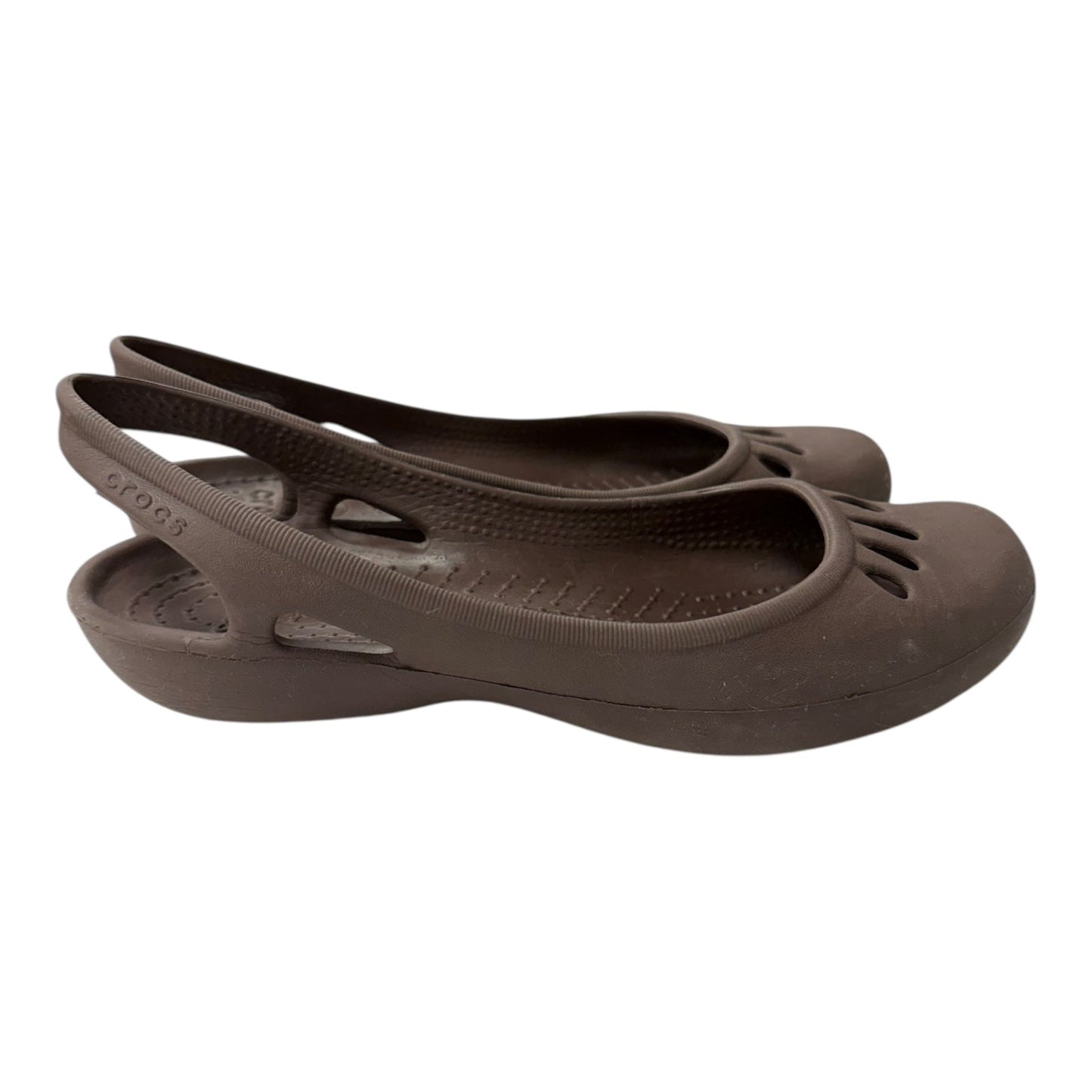 Sandals Flats By Crocs In Brown, Size:6