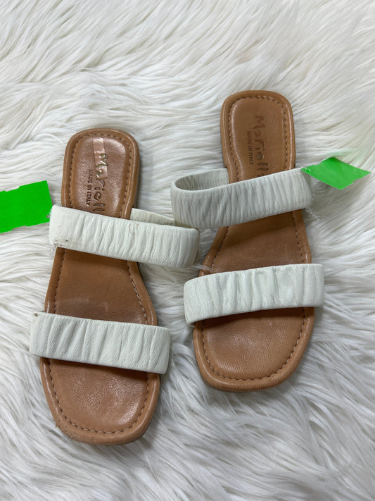 Sandals Flats By Clothes Mentor In Cream, Size:7.5