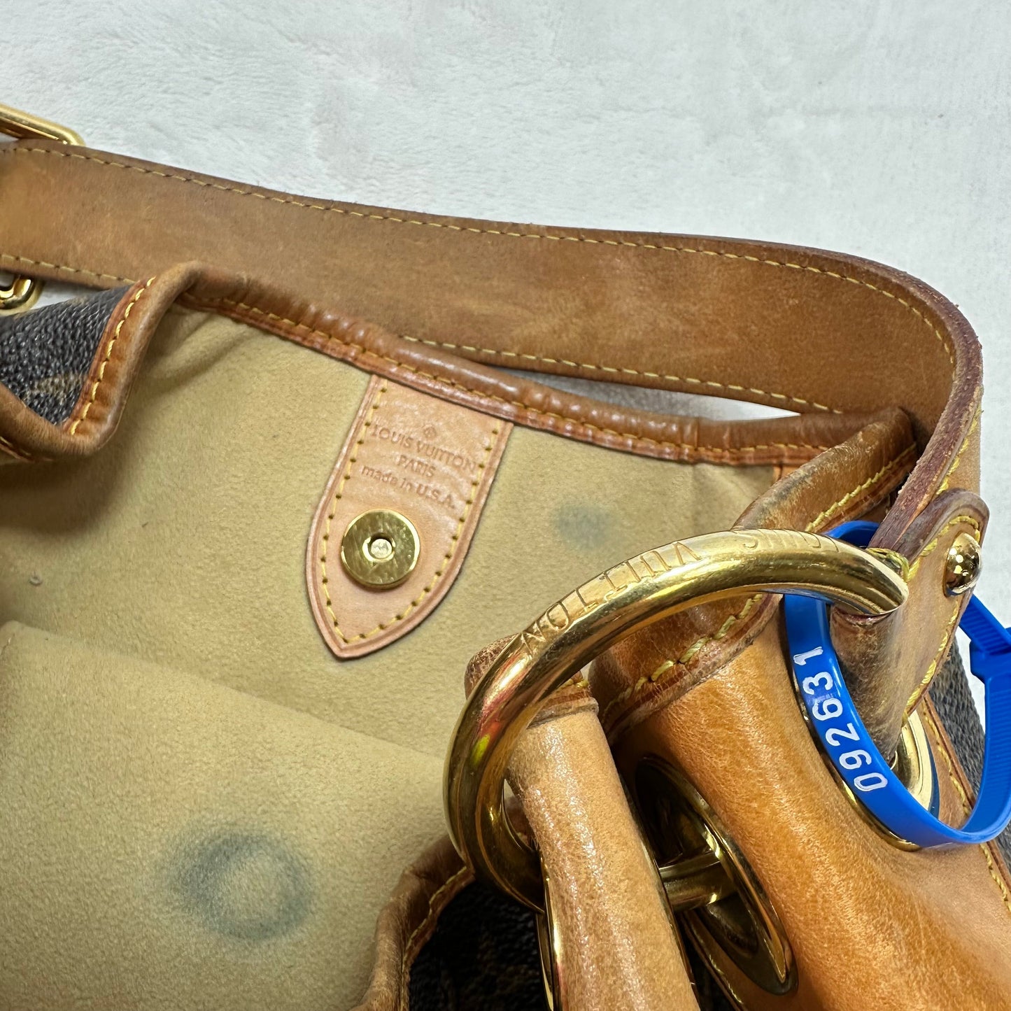 Galleria Handbag Luxury Designer By Louis Vuitton, Size: Medium