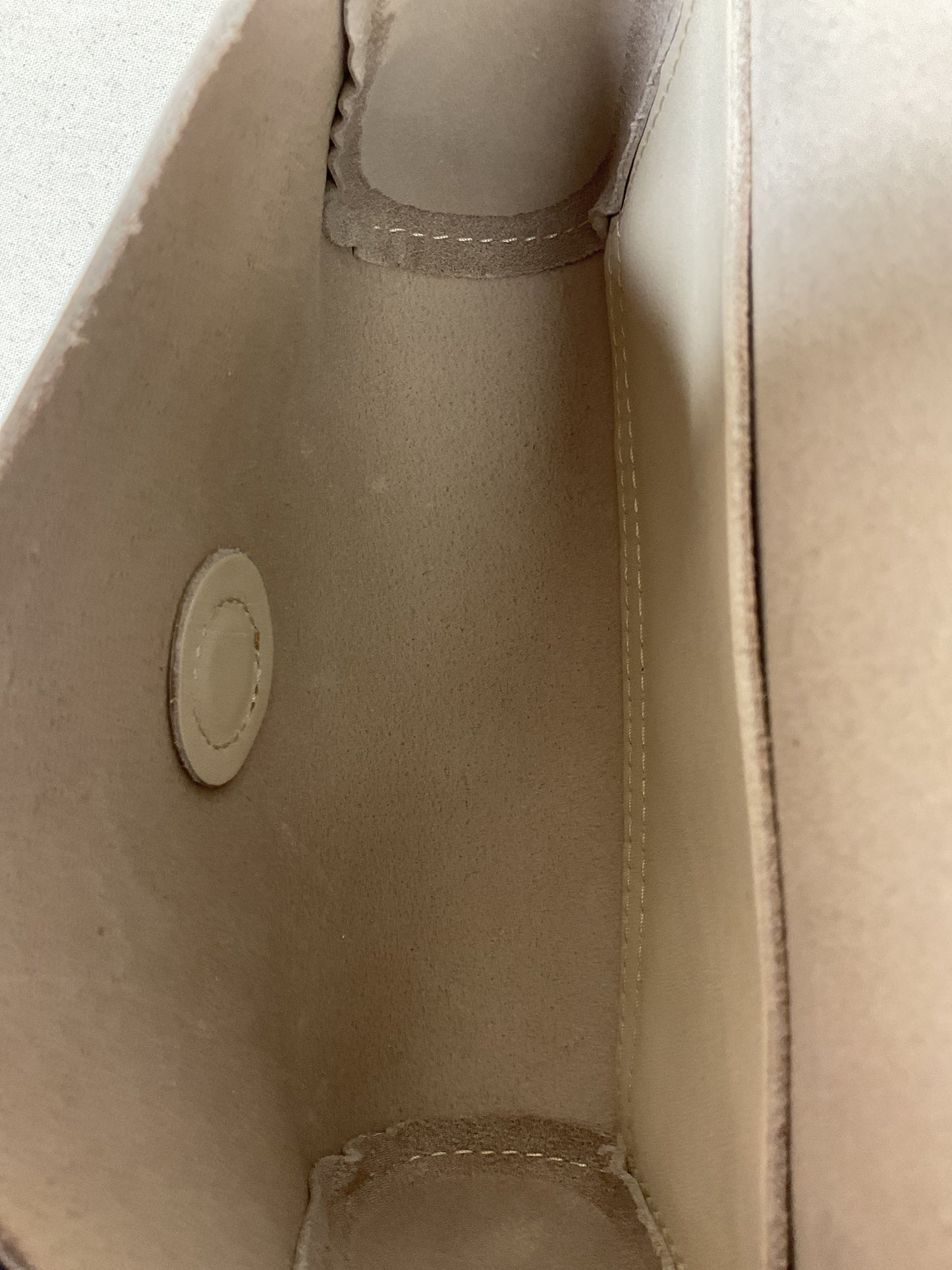 Crossbody Leather By Cma In Cream, Size:Small