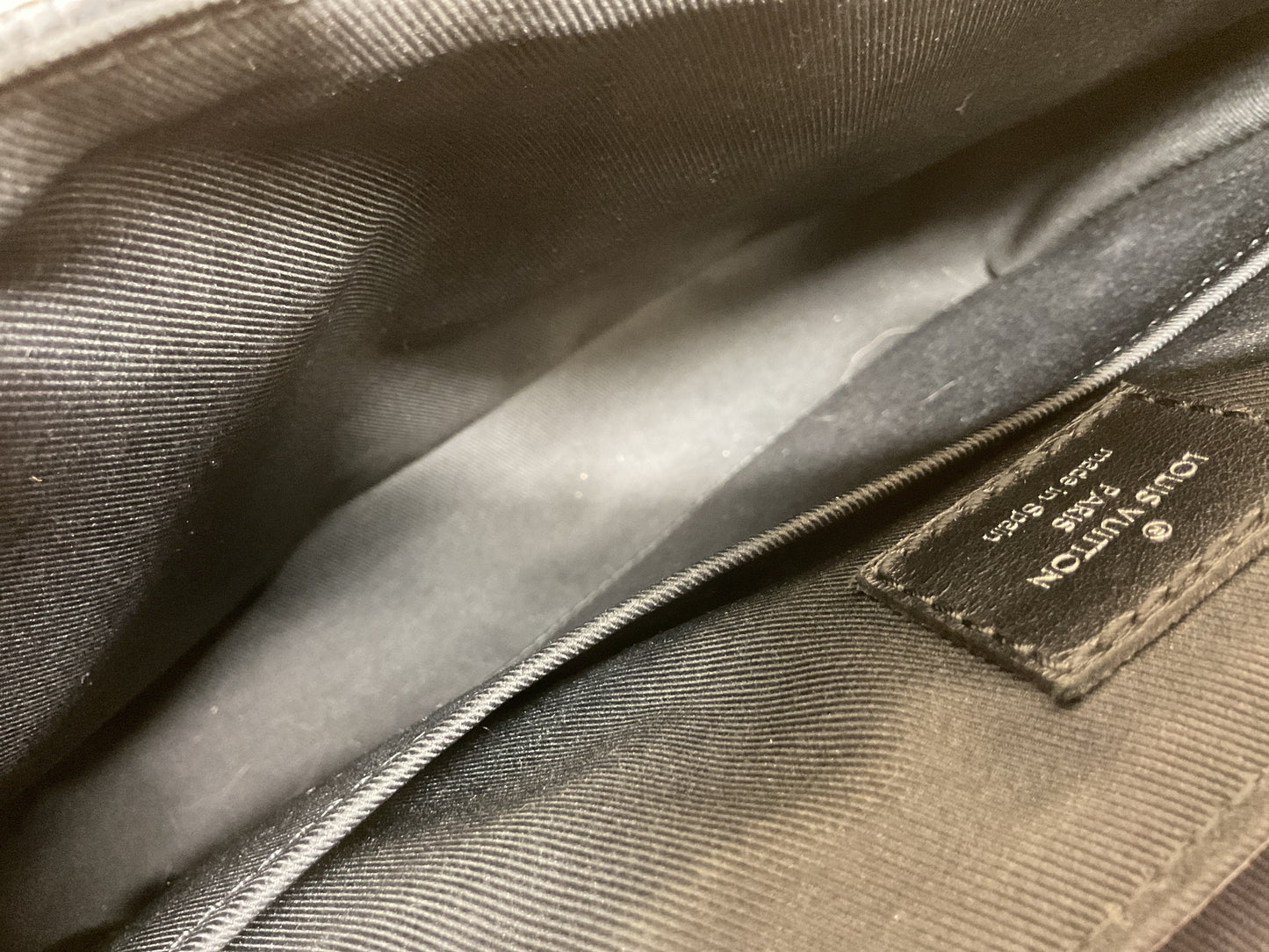 Crossbody Luxury Designer By Louis Vuitton In Black, Size:Medium