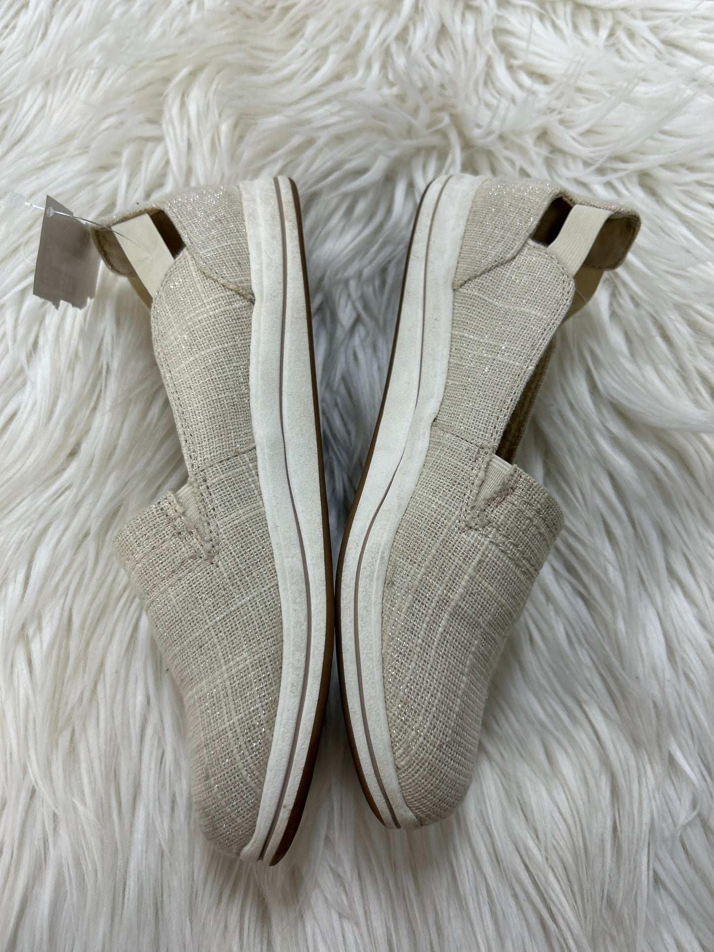 Shoes Flats By Clarks In Cream, Size:7