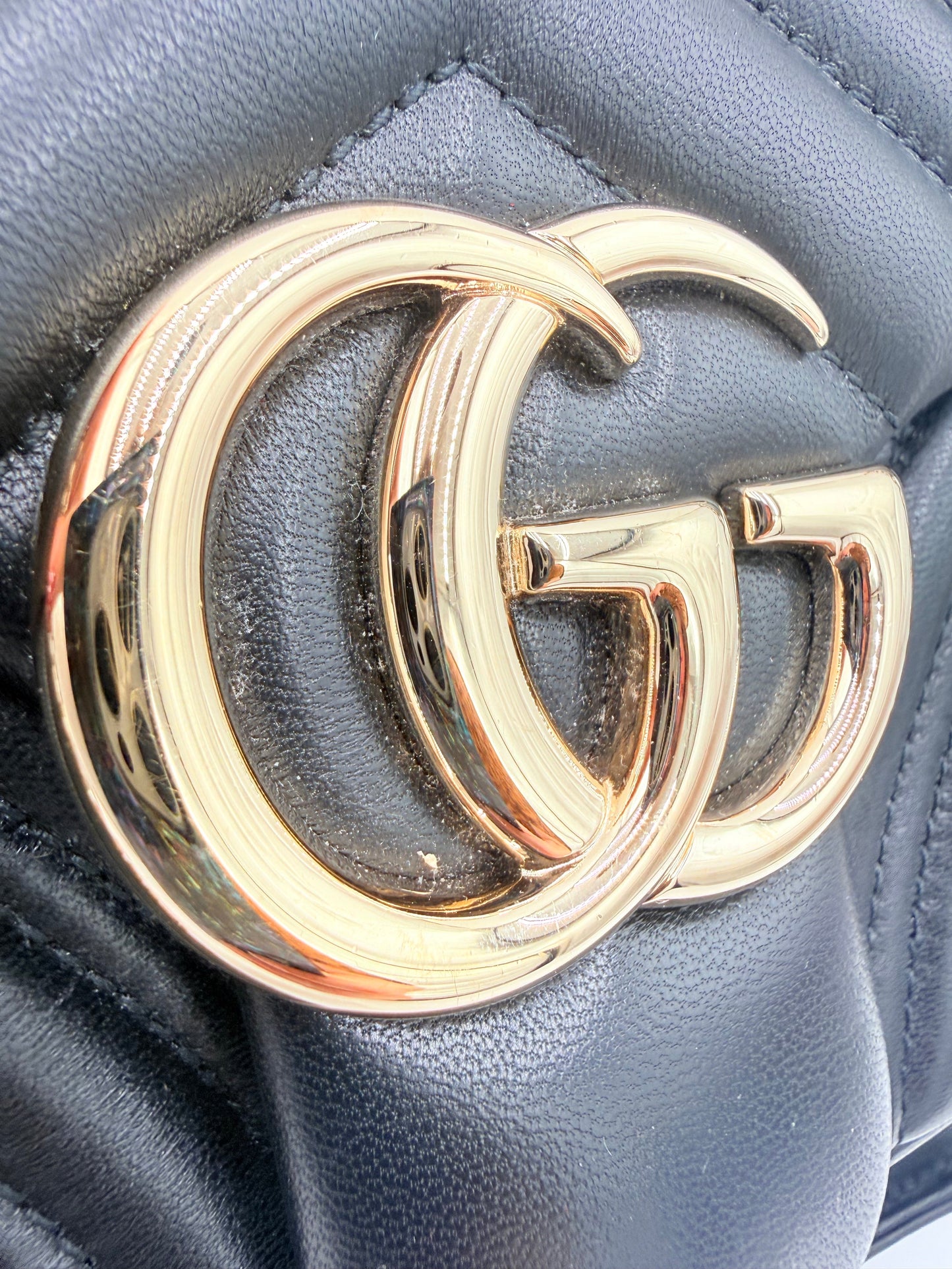 Handbag Luxury Designer By Gucci In Black & Gold, Size:Medium