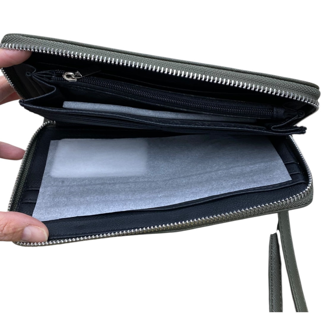 Wristlet By Steve Madden In Green, Size:Medium