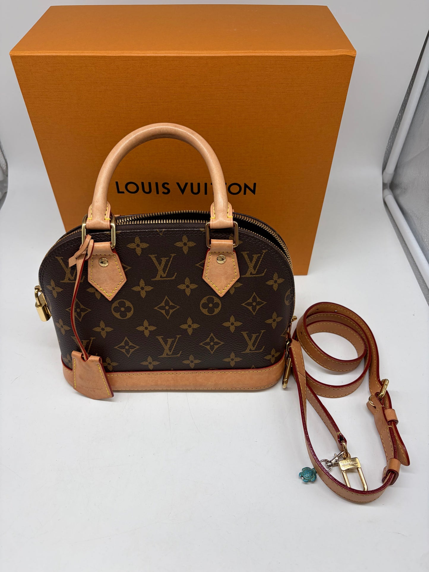 Handbag Luxury Designer By Louis Vuitton, Size: Large
