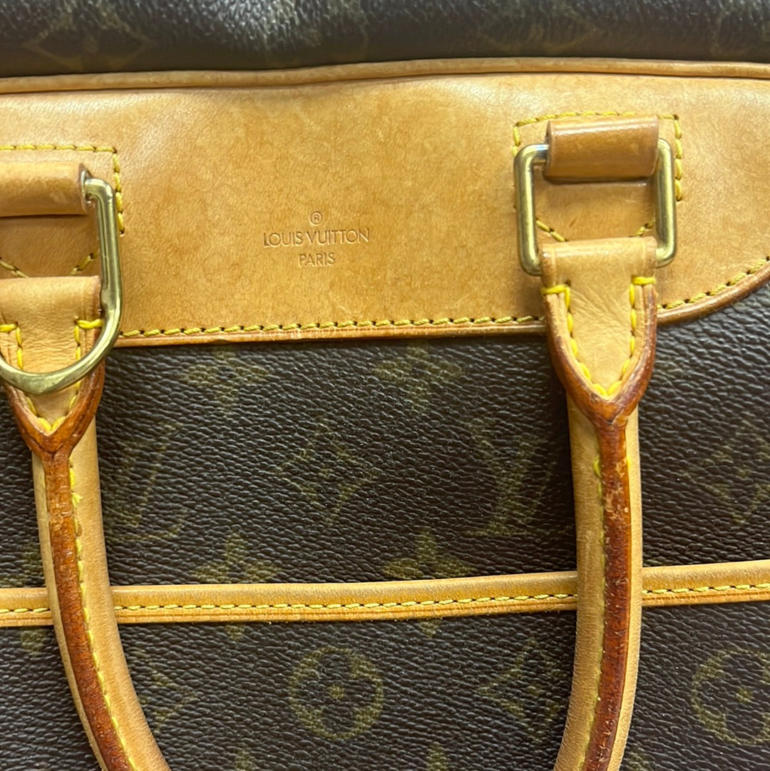 Handbag Luxury Designer By Louis Vuitton  Size: Medium