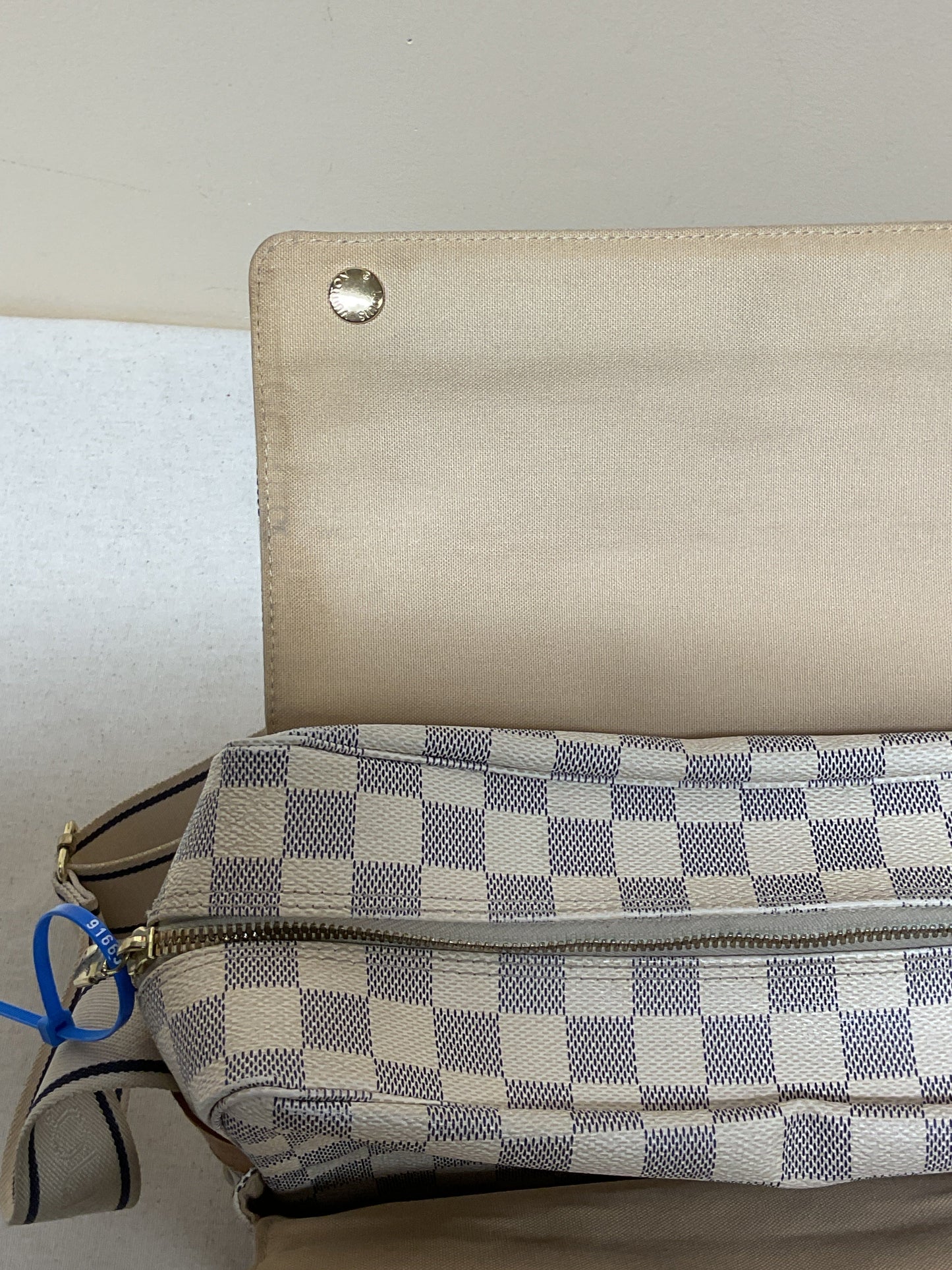 Handbag Luxury Designer By Louis Vuitton In Checkered Pattern, Size:Medium