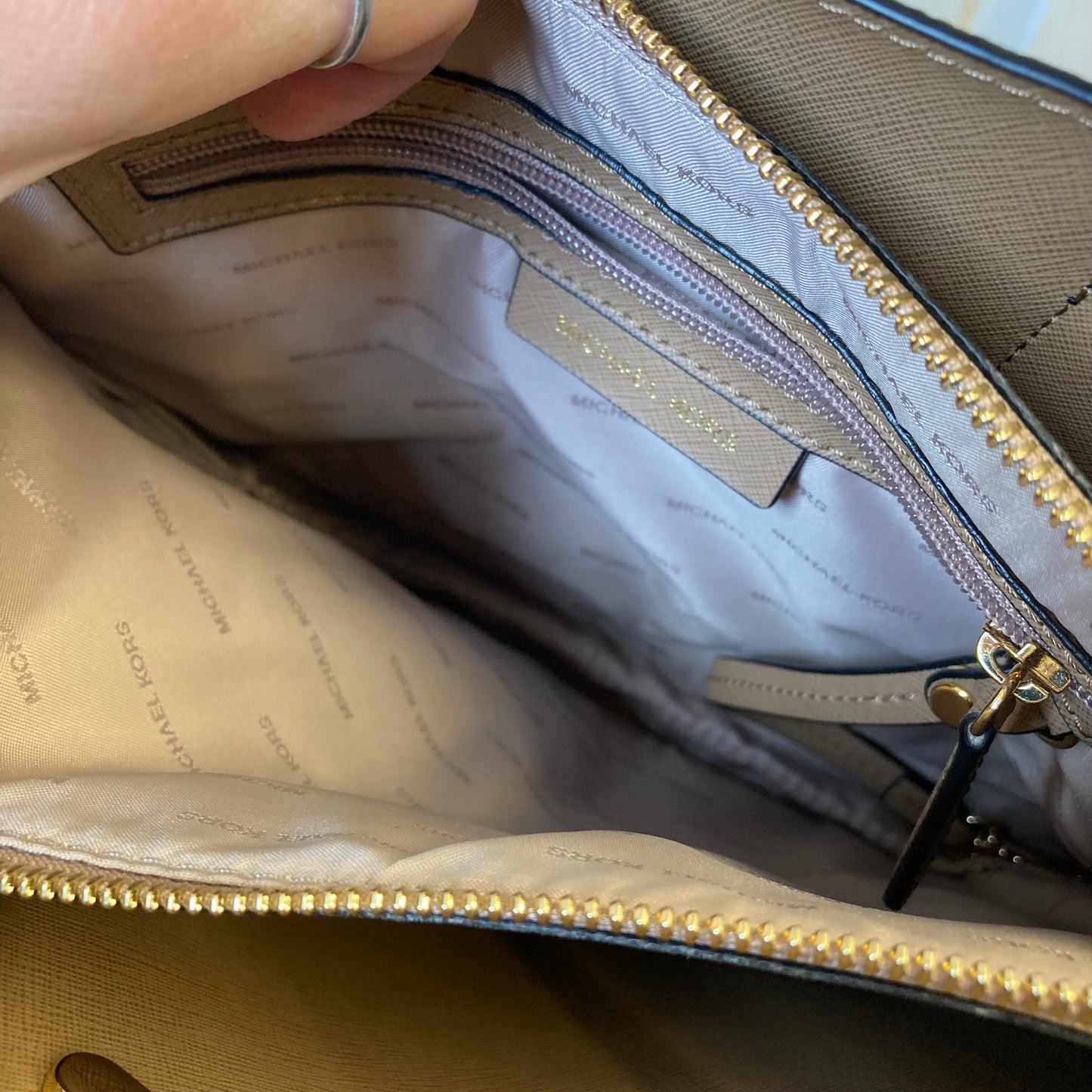 Handbag Designer By Michael Kors In Black, Size:Medium