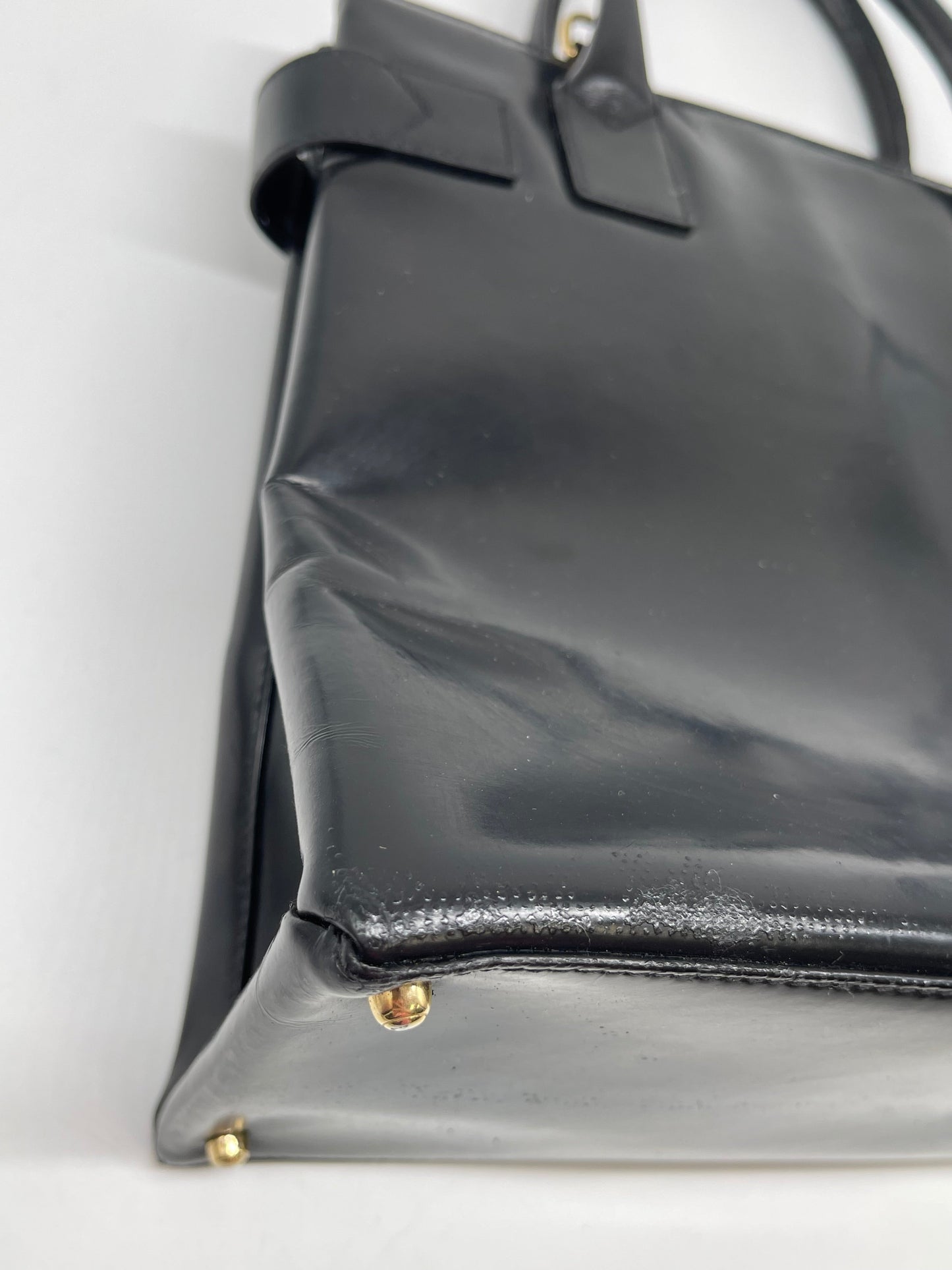 Handbag Luxury Designer By Gucci, Size: Medium