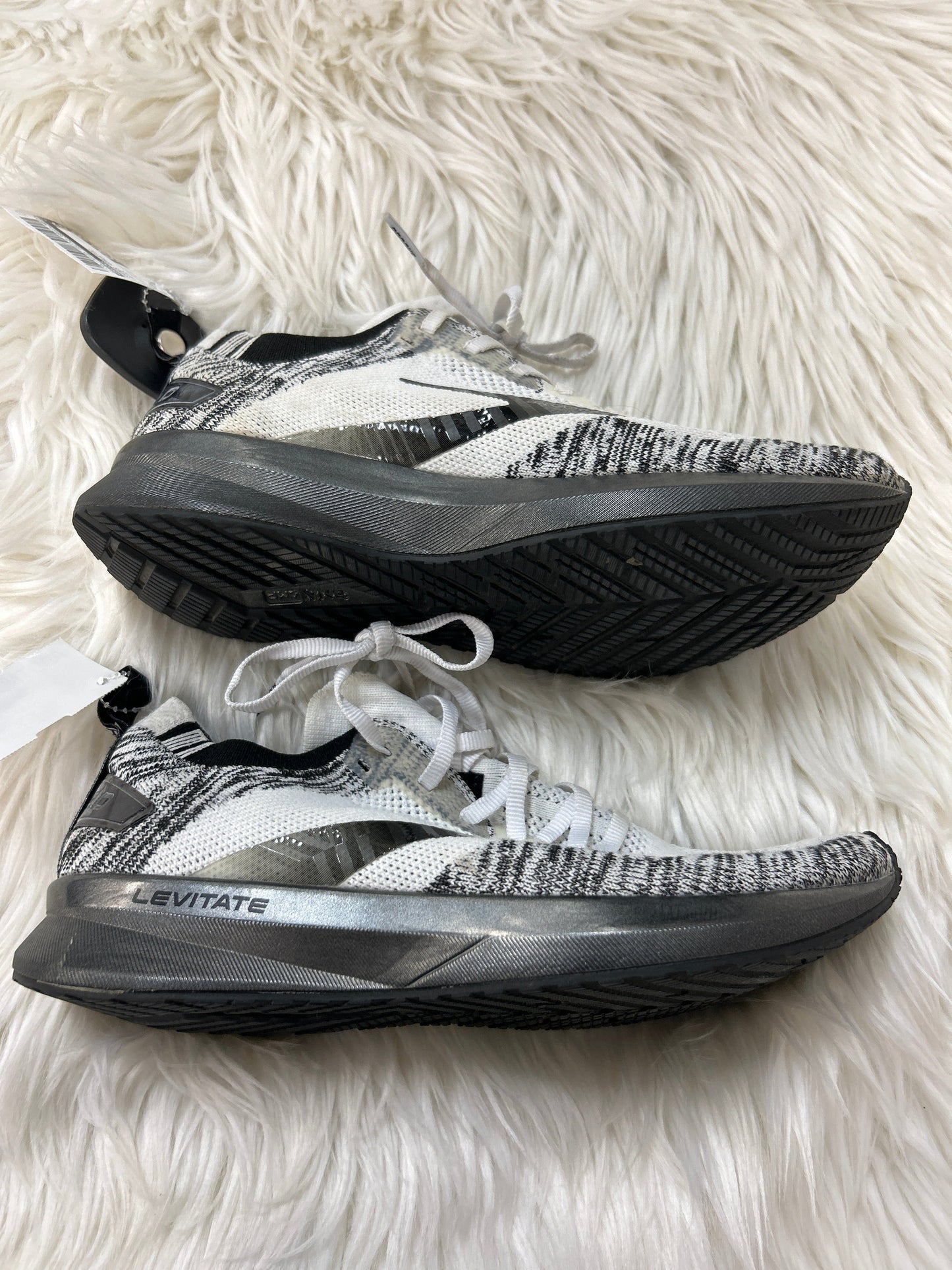 Shoes Athletic By Brooks In Black, Size:7